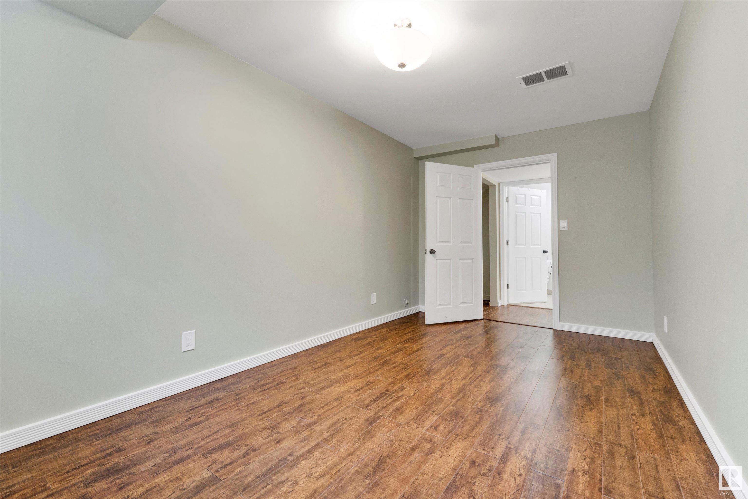      3933 GALLINGER LO NW , Edmonton,  ,T5T 4G5 ;  Listing Number: MLS E4419577