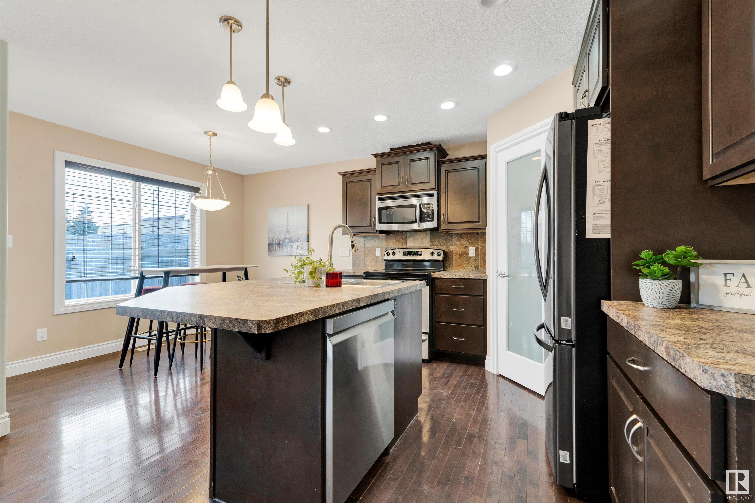      3933 GALLINGER LO NW , Edmonton,  ,T5T 4G5 ;  Listing Number: MLS E4419577