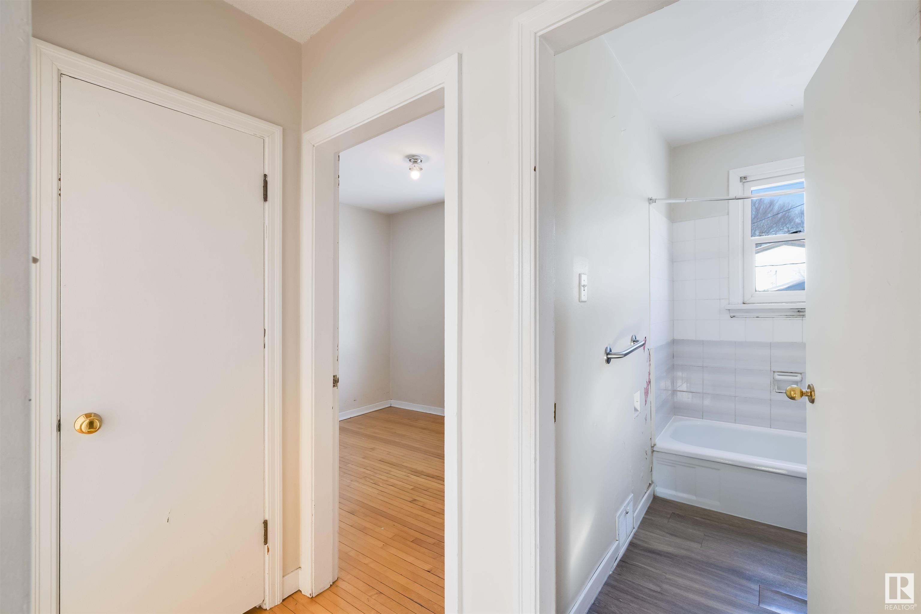      10536 67 AV NW , Edmonton,  ,T6H 1Z5 ;  Listing Number: MLS E4419588