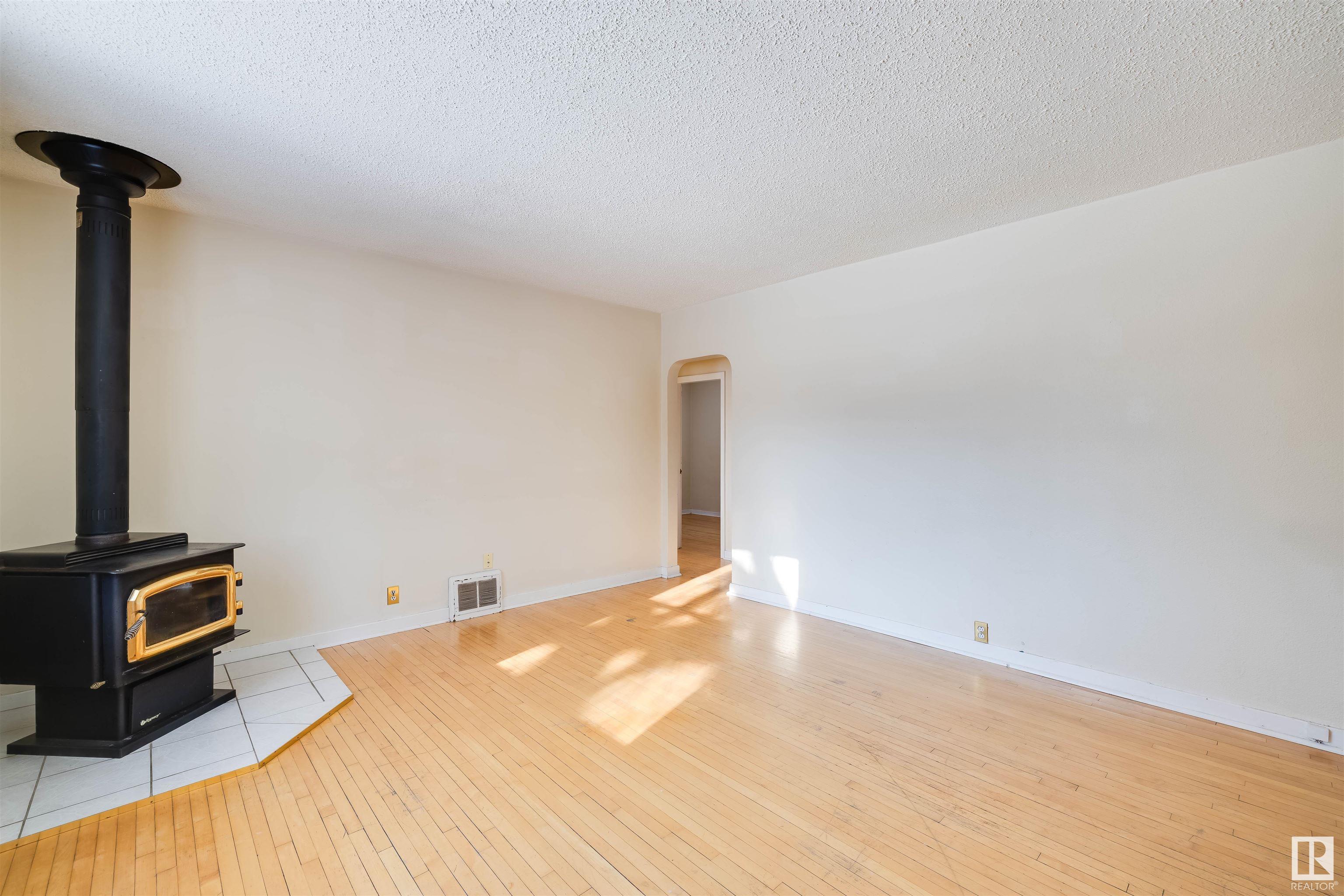      10536 67 AV NW , Edmonton,  ,T6H 1Z5 ;  Listing Number: MLS E4419588