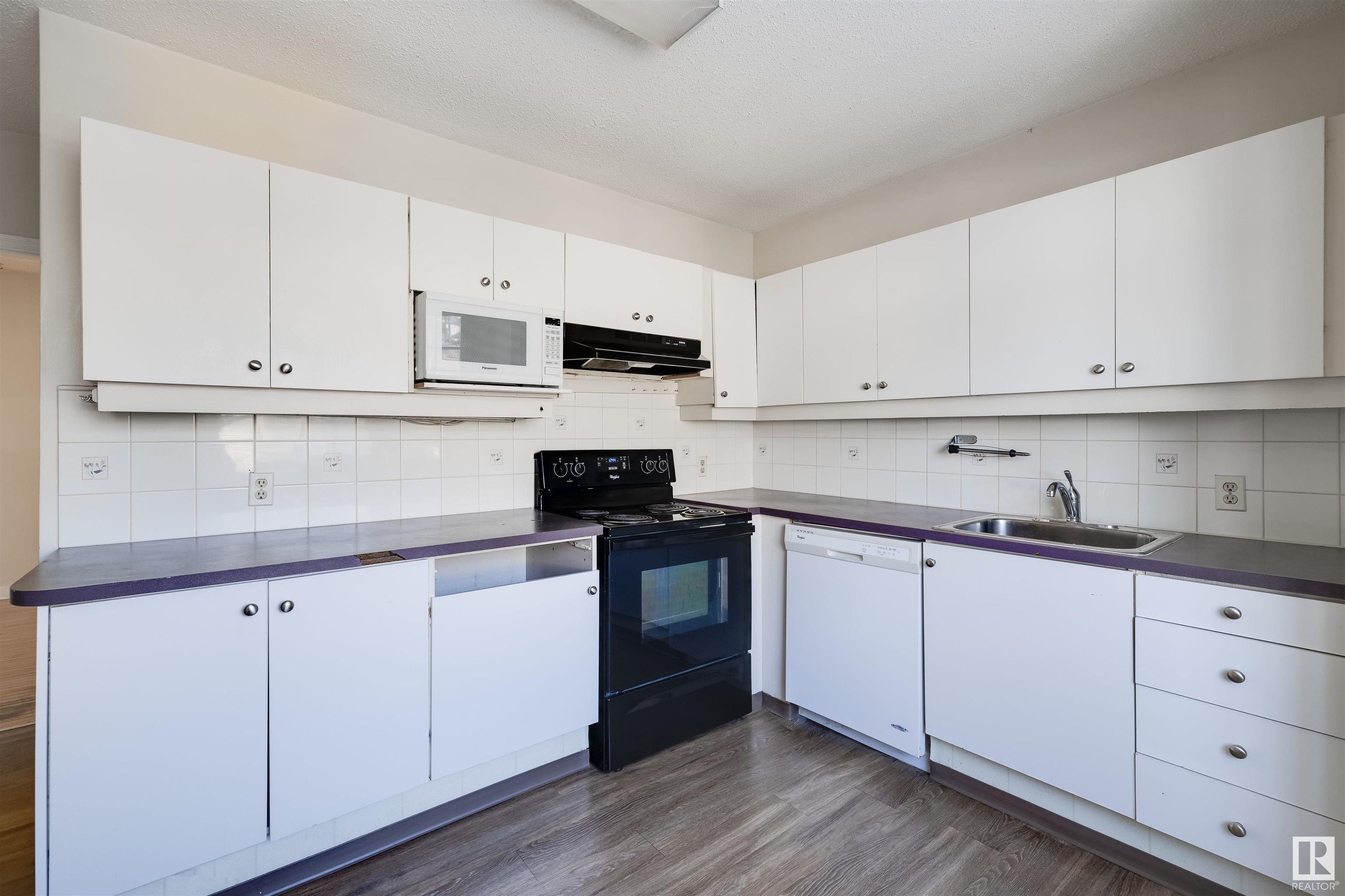      10536 67 AV NW , Edmonton,  ,T6H 1Z5 ;  Listing Number: MLS E4419588
