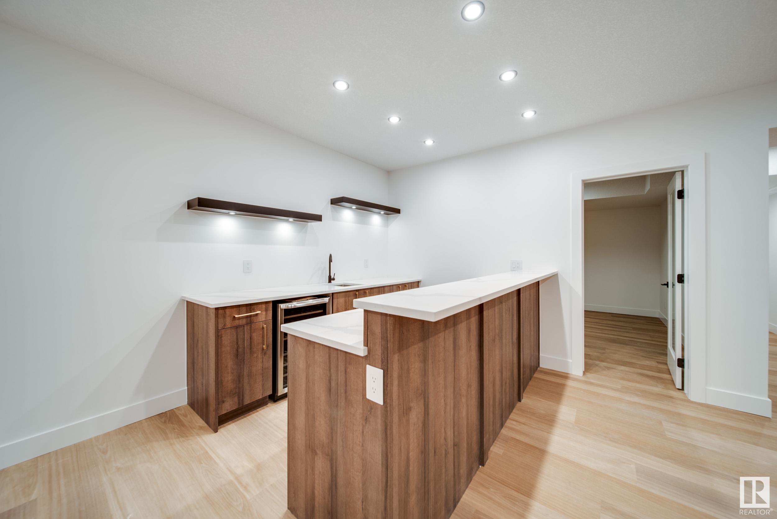      #7 20425 93 AV NW , Edmonton,  ,T5T 7C7 ;  Listing Number: MLS E4419601