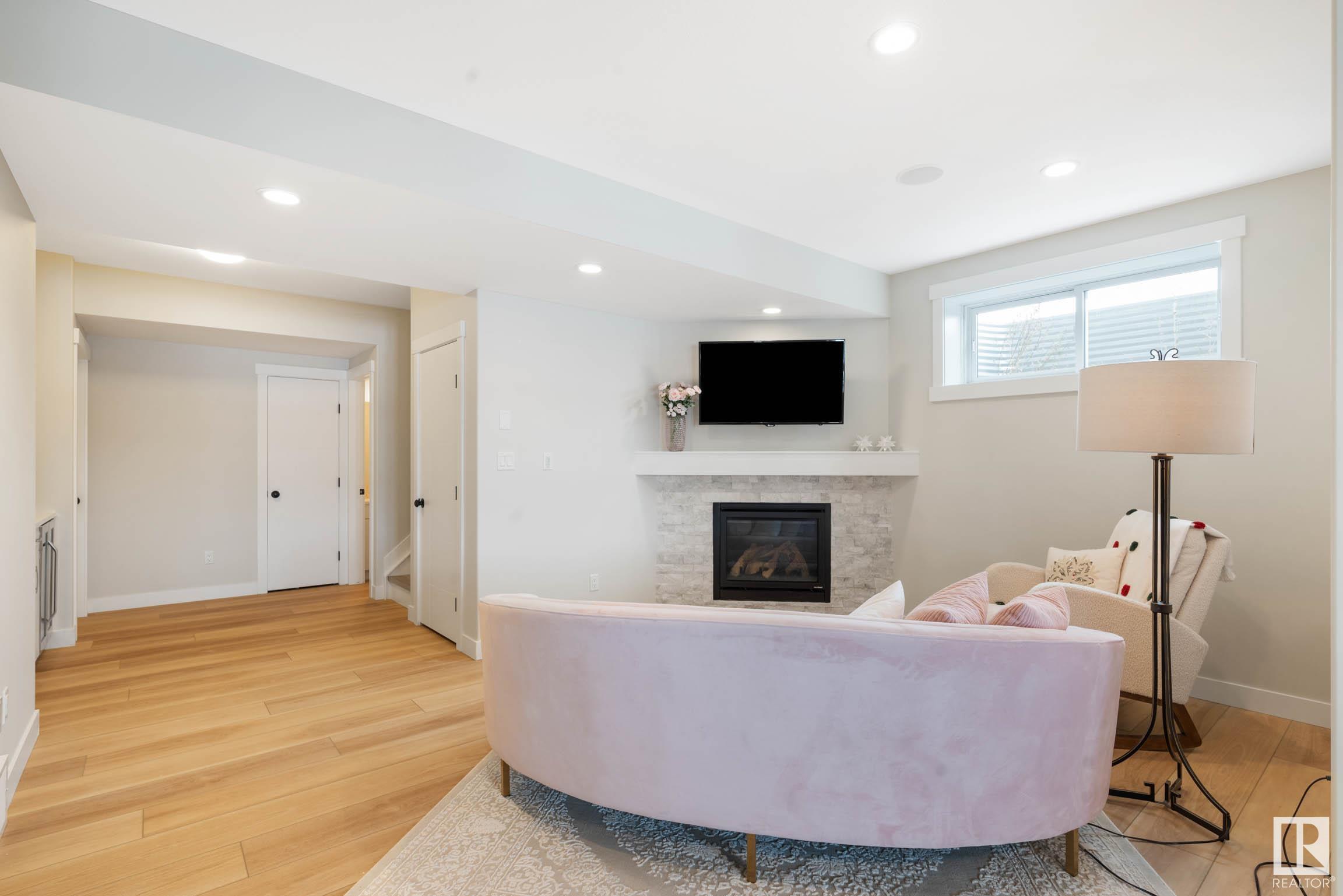      3104 WINSPEAR CR SW , Edmonton,  ,T6X 1P3 ;  Listing Number: MLS E4419645