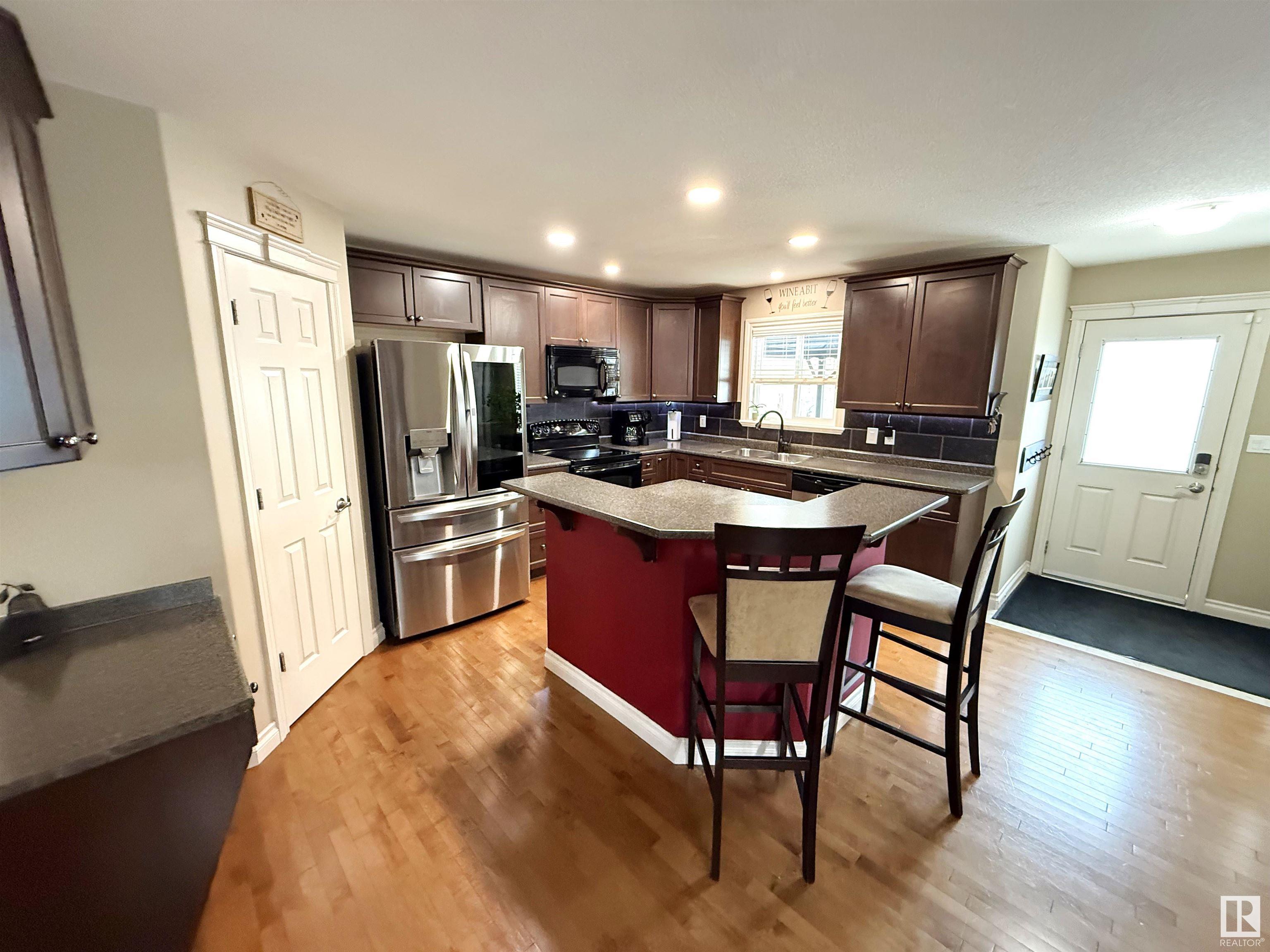      51 SPRUCE VILLAGE DR E , Spruce Grove,  ,T7X 0H1 ;  Listing Number: MLS E4419659