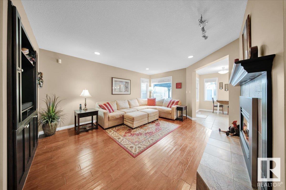      152 WOLF RIDGE PL NW , Edmonton,  ,T5T 5N1 ;  Listing Number: MLS E4419661
