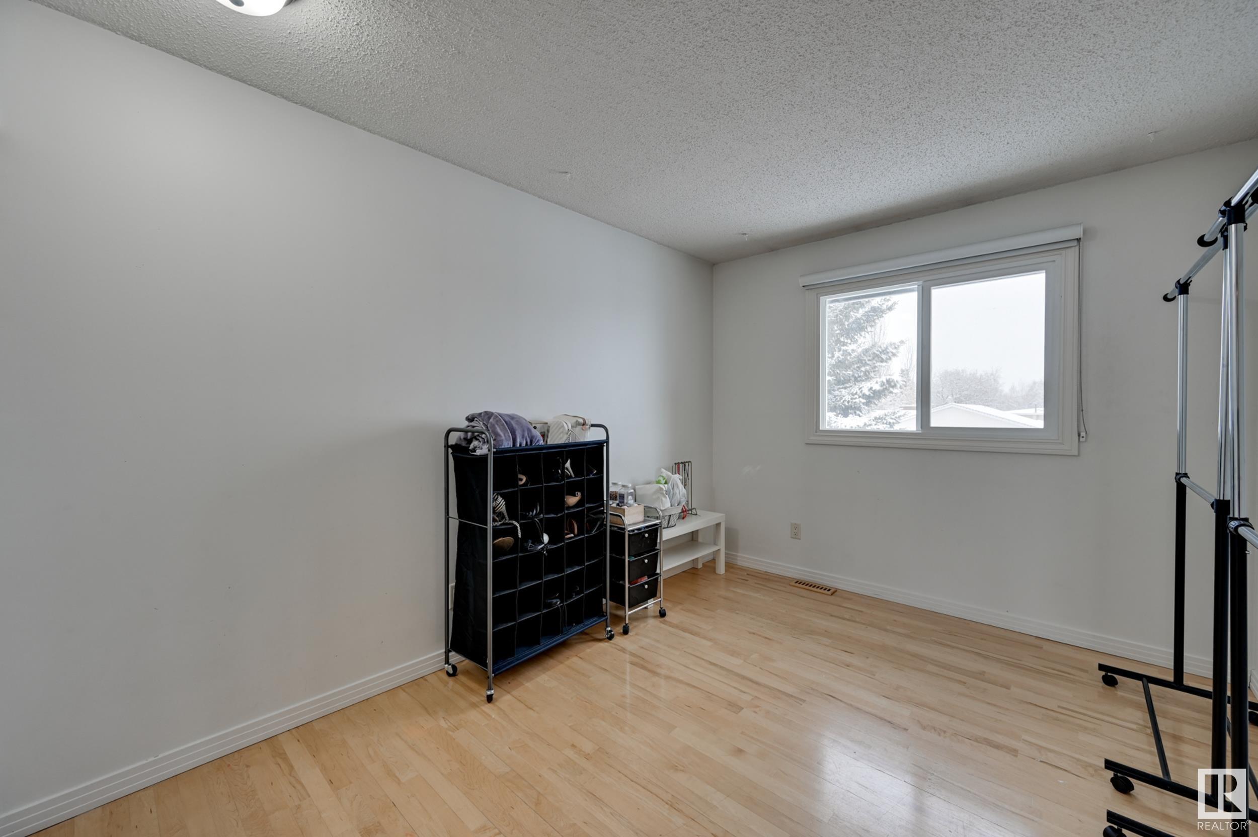      1066 PARKER DR , Sherwood Park,  ,T8A 3Y2 ;  Listing Number: MLS E4419679