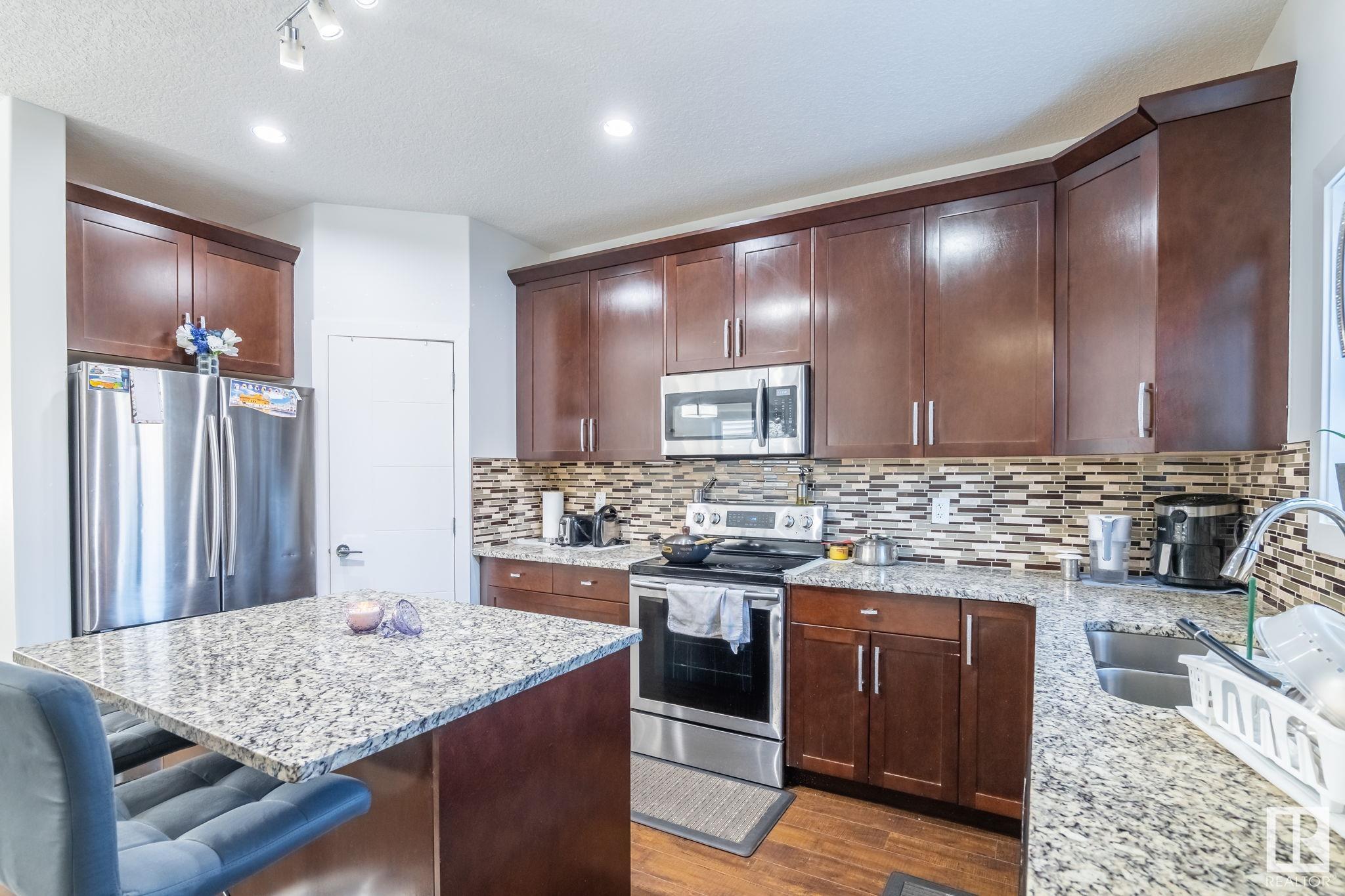      9201 COOPER CR SW SW , Edmonton,  ,T6W 3L1 ;  Listing Number: MLS E4419709