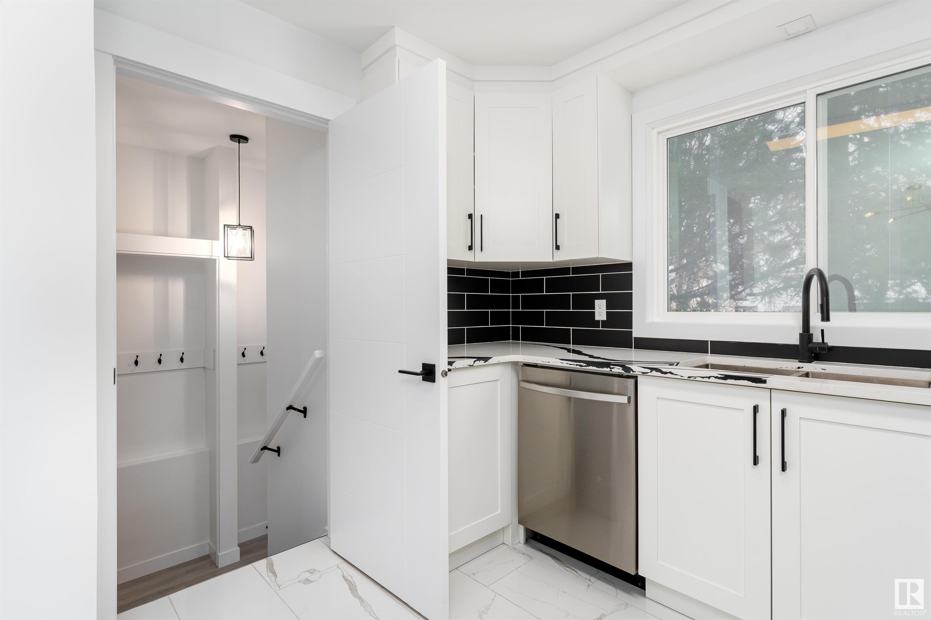      395 KNOTTWOOD W NW , Edmonton,  ,T6K 2G4 ;  Listing Number: MLS E4419713