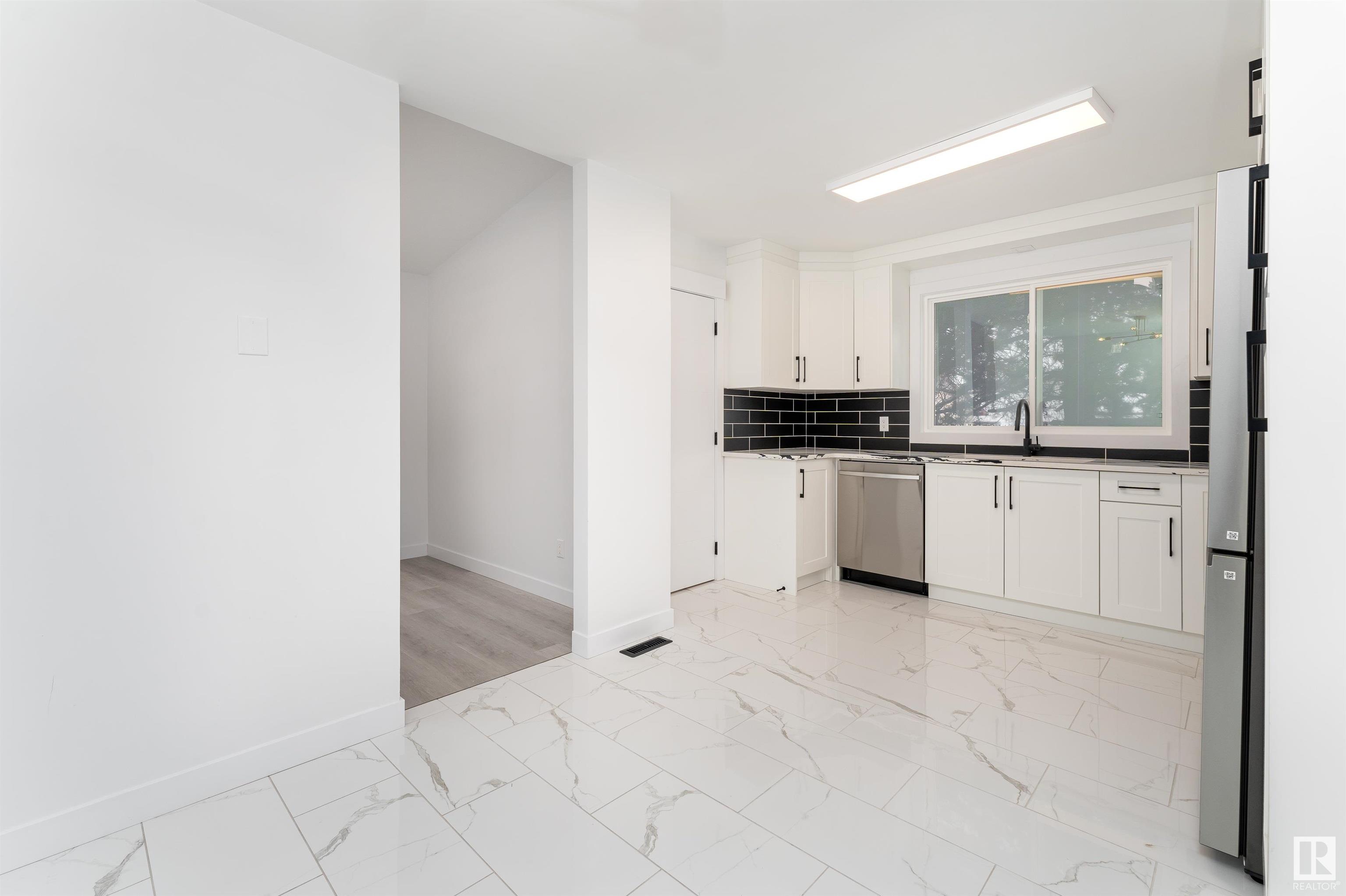      395 KNOTTWOOD W NW , Edmonton,  ,T6K 2G4 ;  Listing Number: MLS E4419713