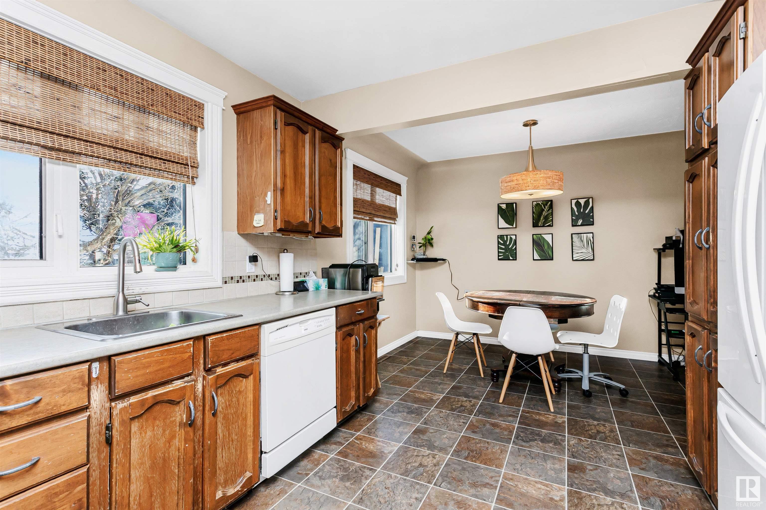      14631 93 AV NW , Edmonton,  ,T5R 5G7 ;  Listing Number: MLS E4419743