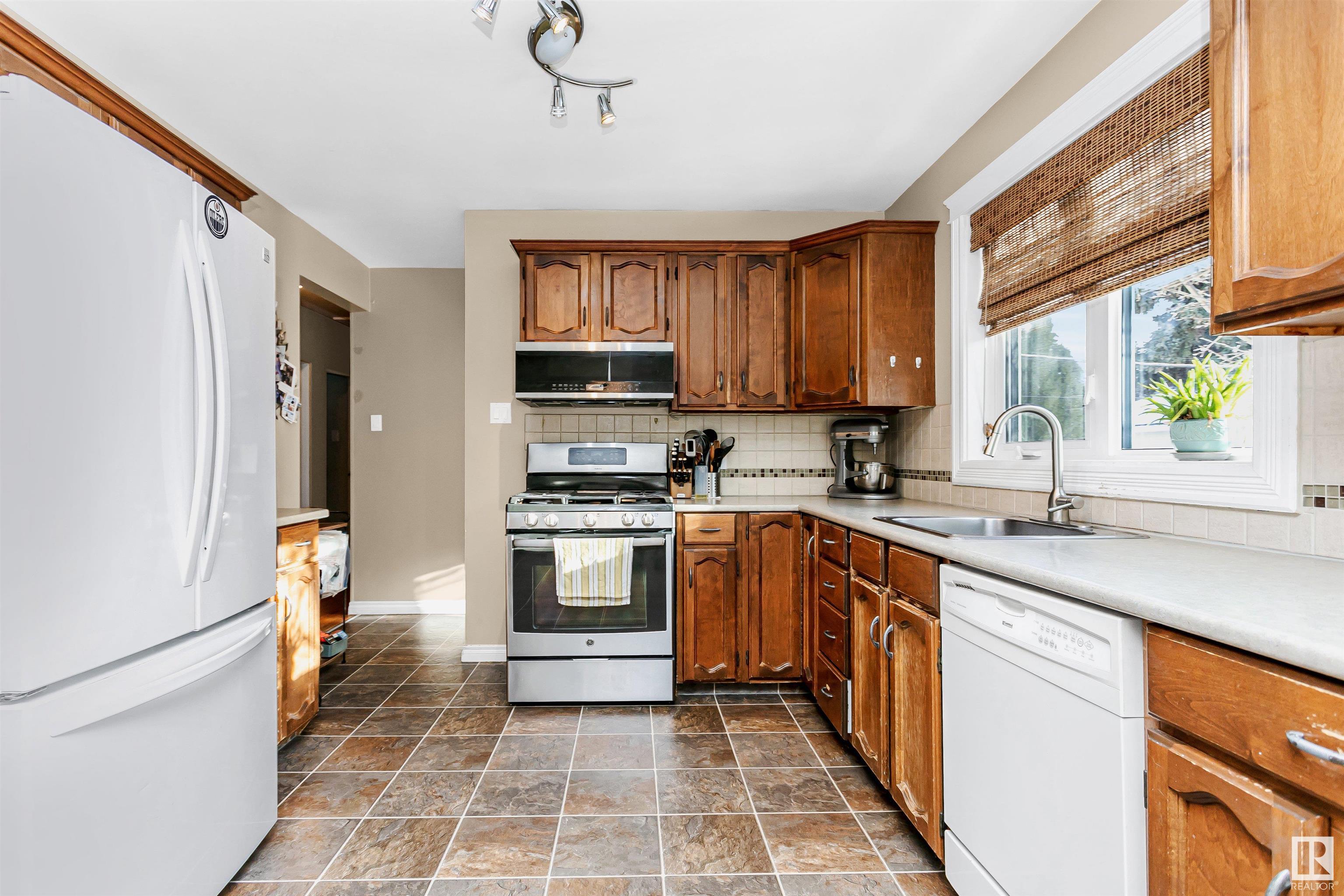      14631 93 AV NW , Edmonton,  ,T5R 5G7 ;  Listing Number: MLS E4419743
