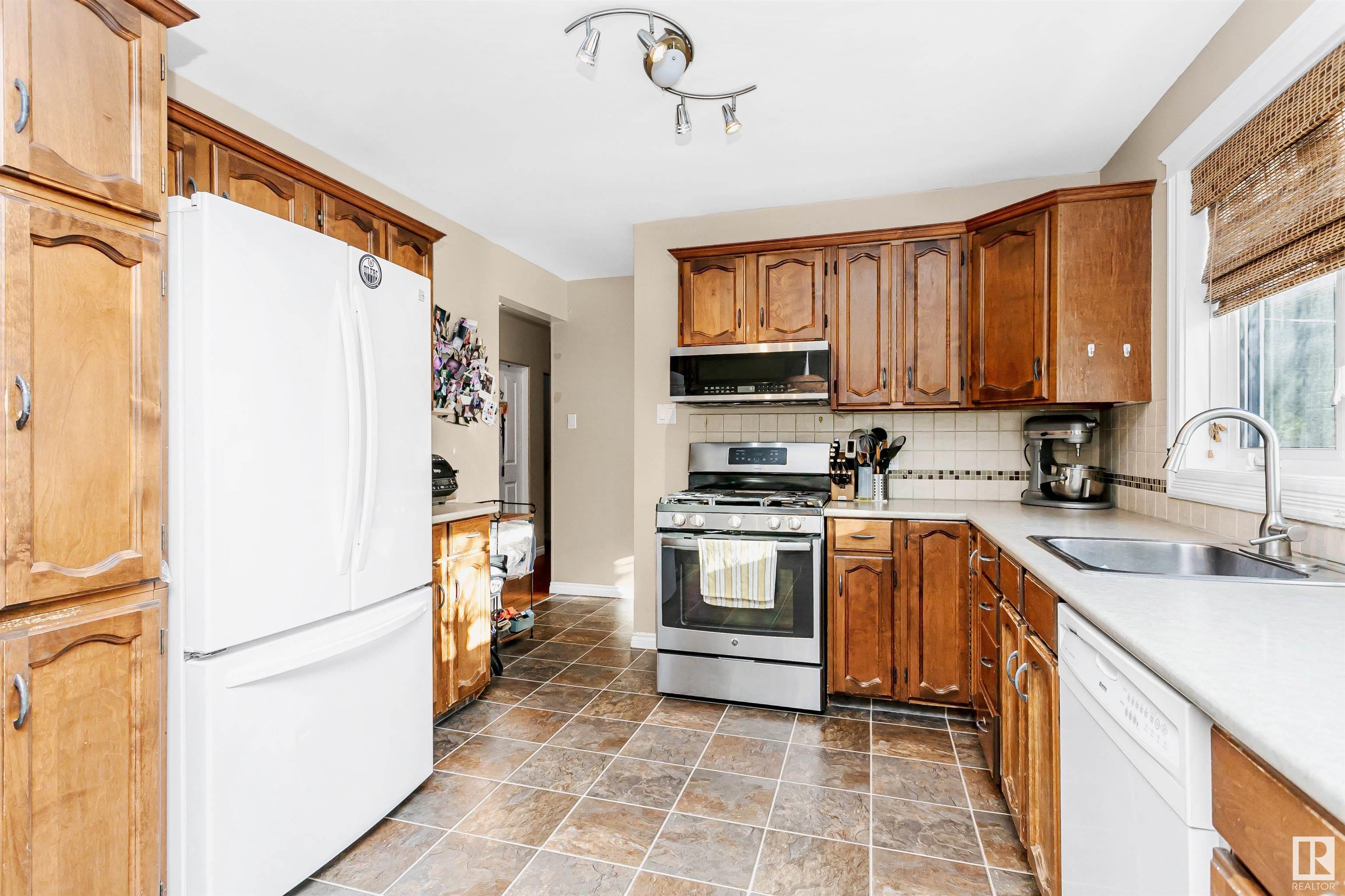      14631 93 AV NW , Edmonton,  ,T5R 5G7 ;  Listing Number: MLS E4419743