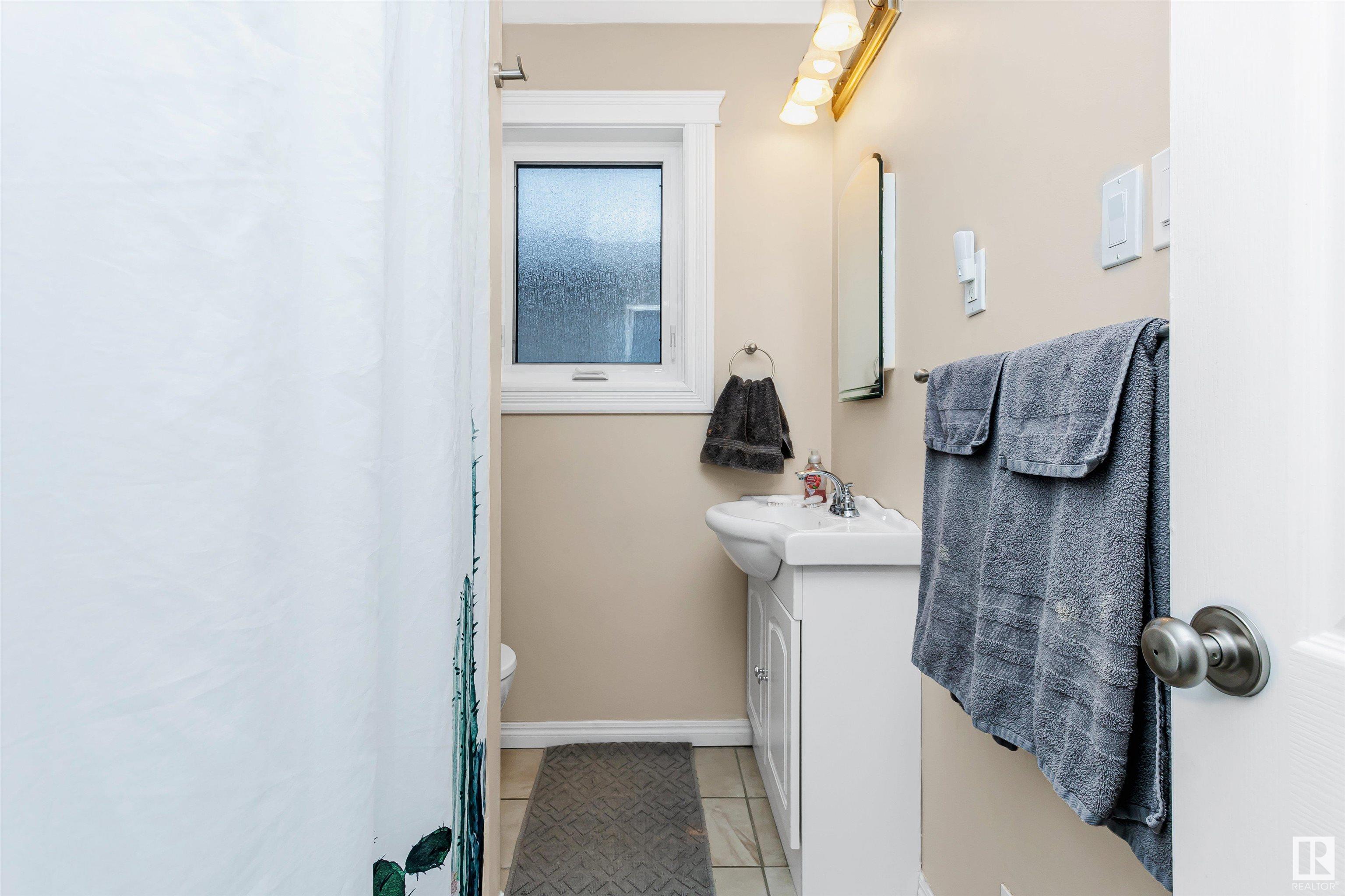      14631 93 AV NW , Edmonton,  ,T5R 5G7 ;  Listing Number: MLS E4419743