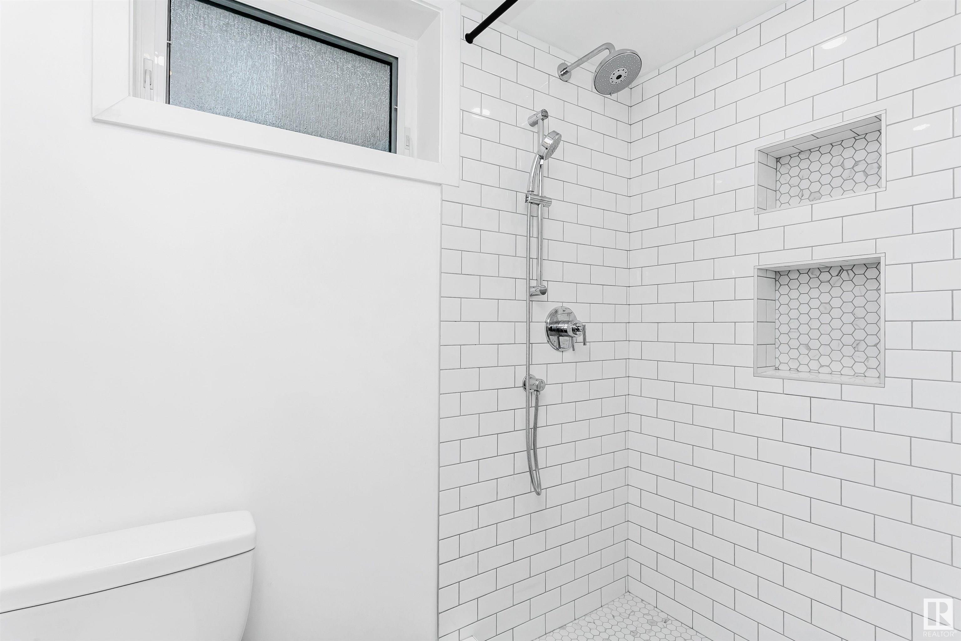      14631 93 AV NW , Edmonton,  ,T5R 5G7 ;  Listing Number: MLS E4419743