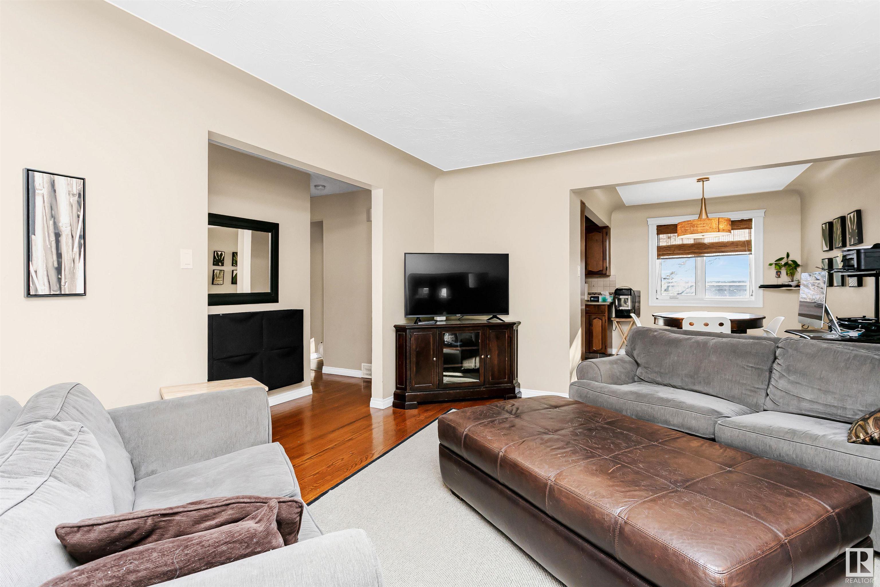      14631 93 AV NW , Edmonton,  ,T5R 5G7 ;  Listing Number: MLS E4419743