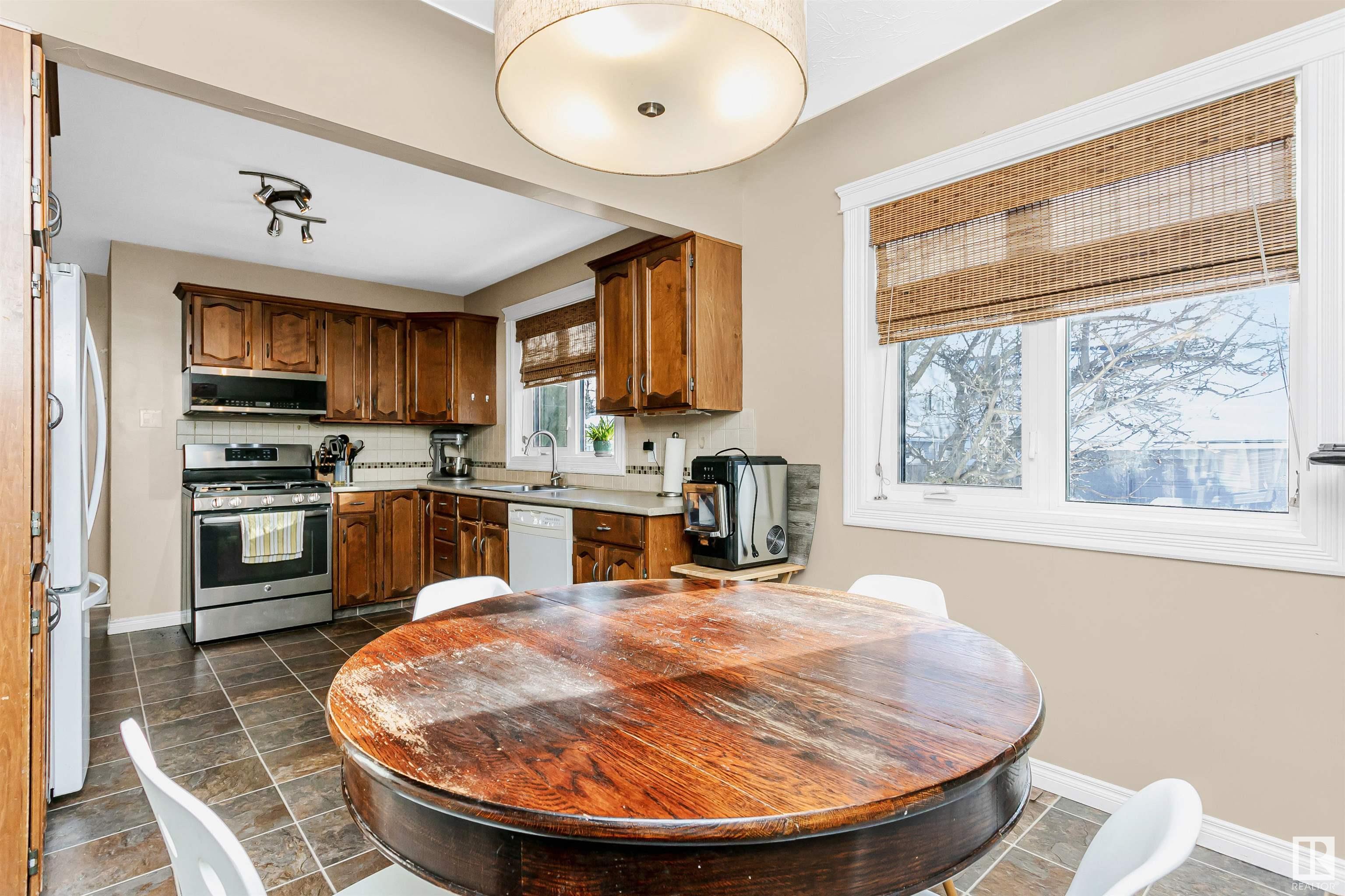      14631 93 AV NW , Edmonton,  ,T5R 5G7 ;  Listing Number: MLS E4419743