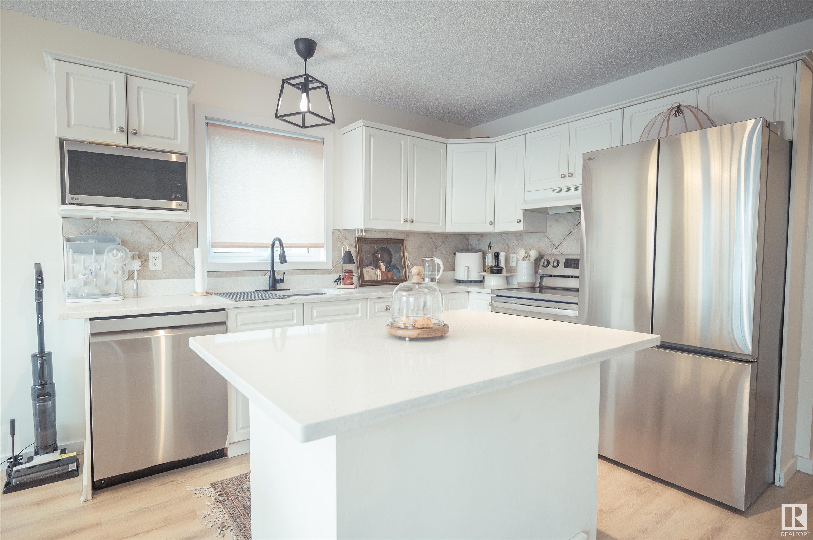 Photo 5 at 120 Magrath Road Nw, Magrath Heights, Edmonton