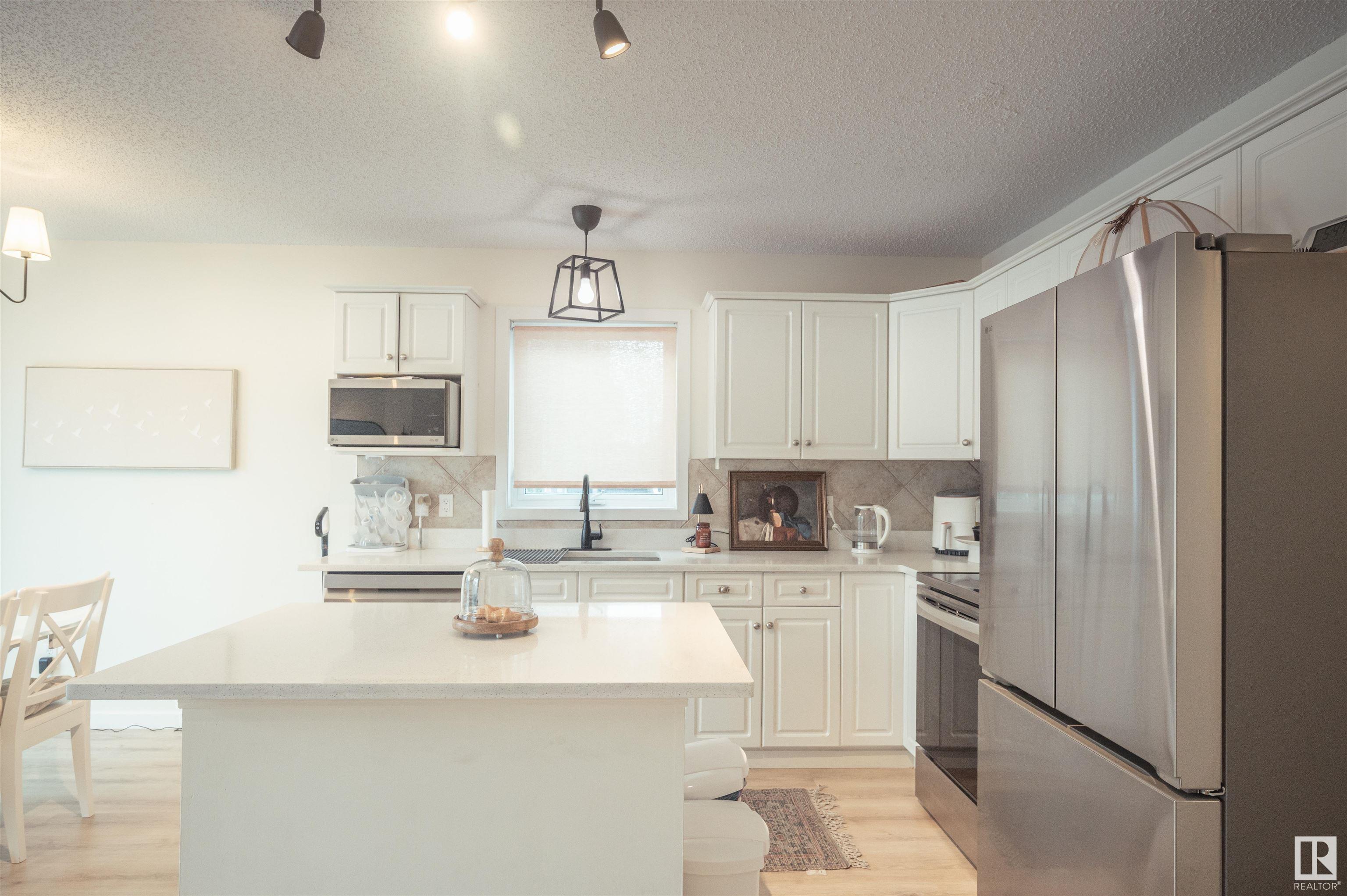 Photo 7 at 120 Magrath Road Nw, Magrath Heights, Edmonton