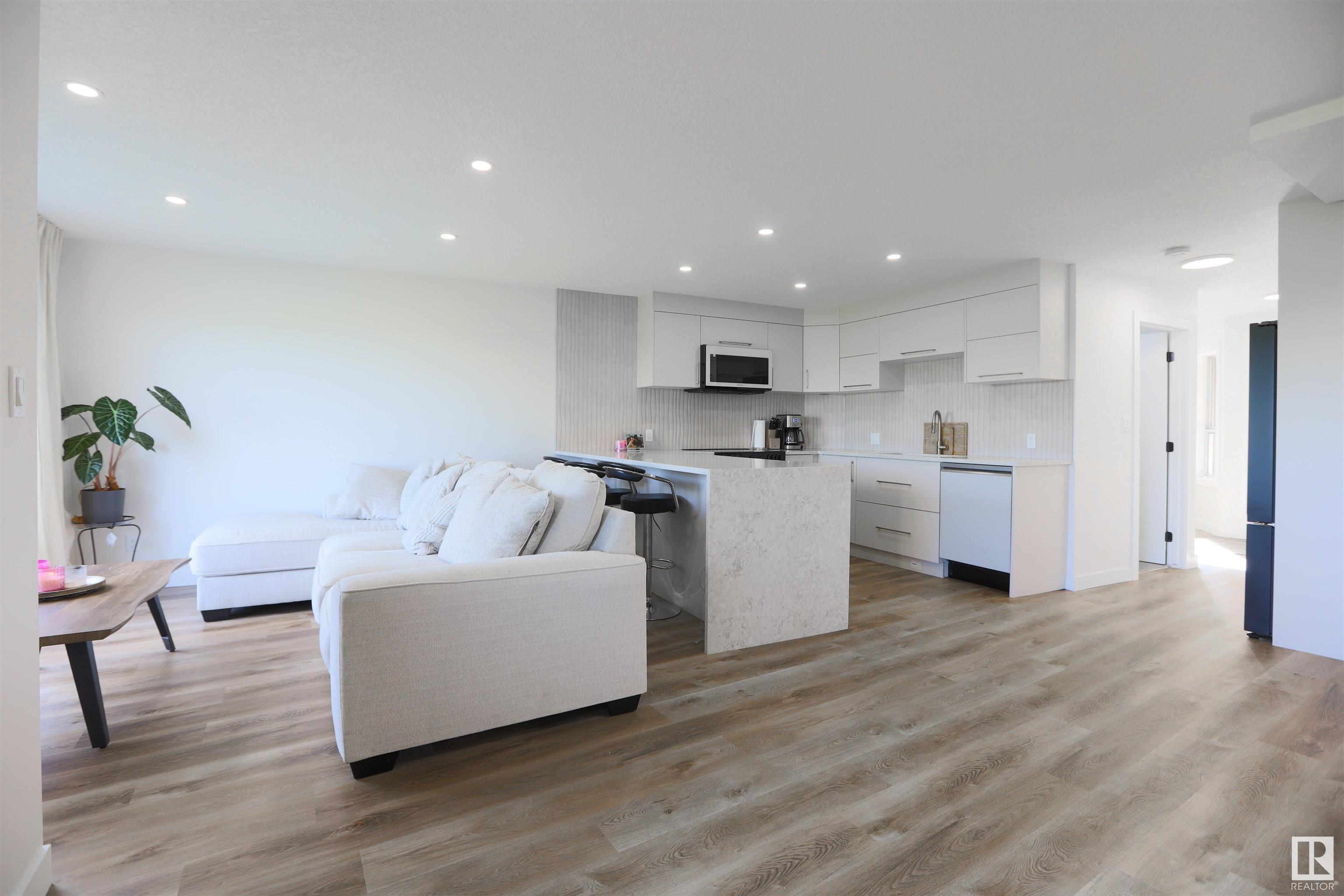      #108 10105 95 ST NW , Edmonton,  ,T5H 4M4 ;  Listing Number: MLS E4419798