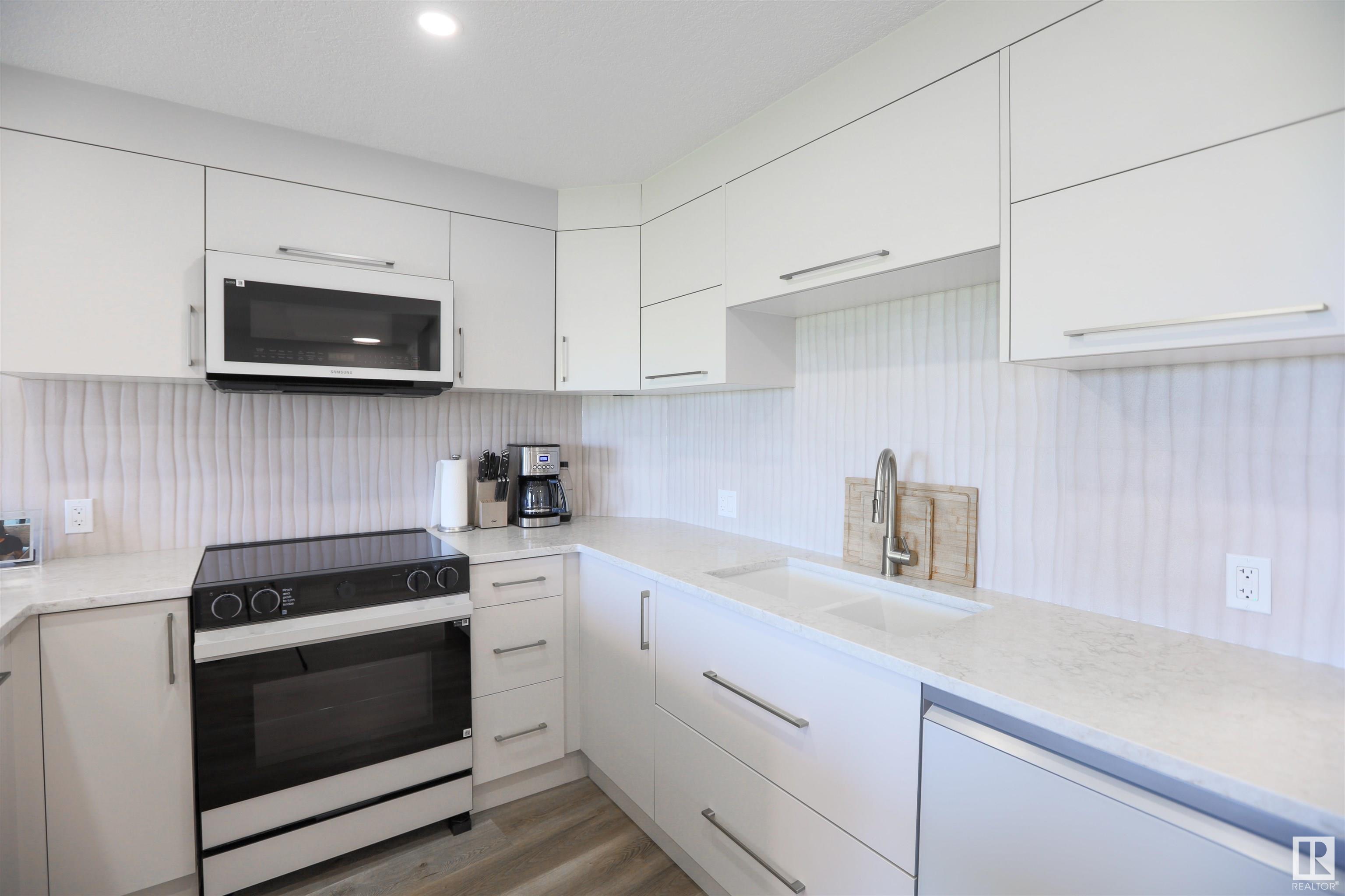      #108 10105 95 ST NW , Edmonton,  ,T5H 4M4 ;  Listing Number: MLS E4419798
