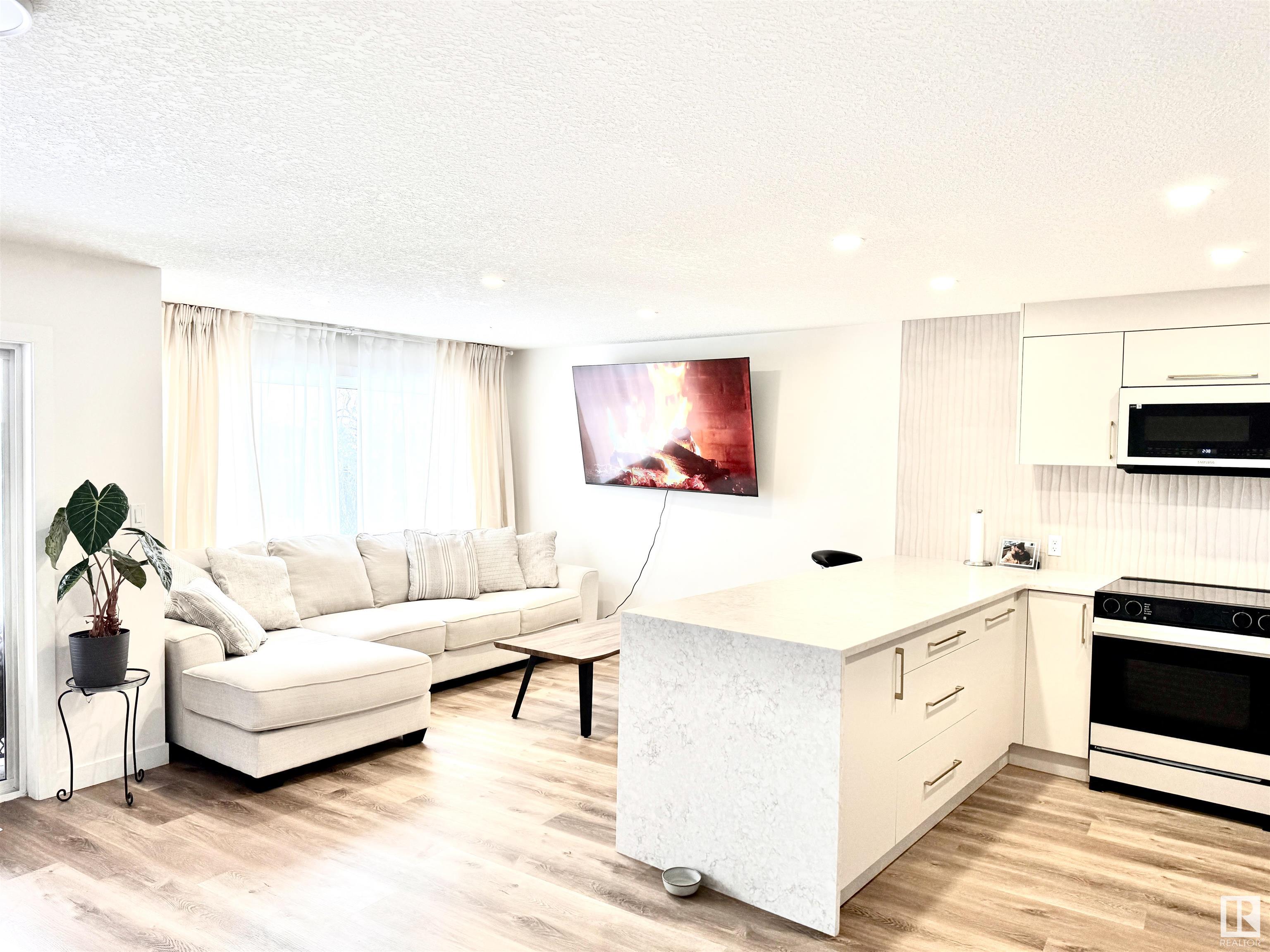      #108 10105 95 ST NW , Edmonton,  ,T5H 4M4 ;  Listing Number: MLS E4419798