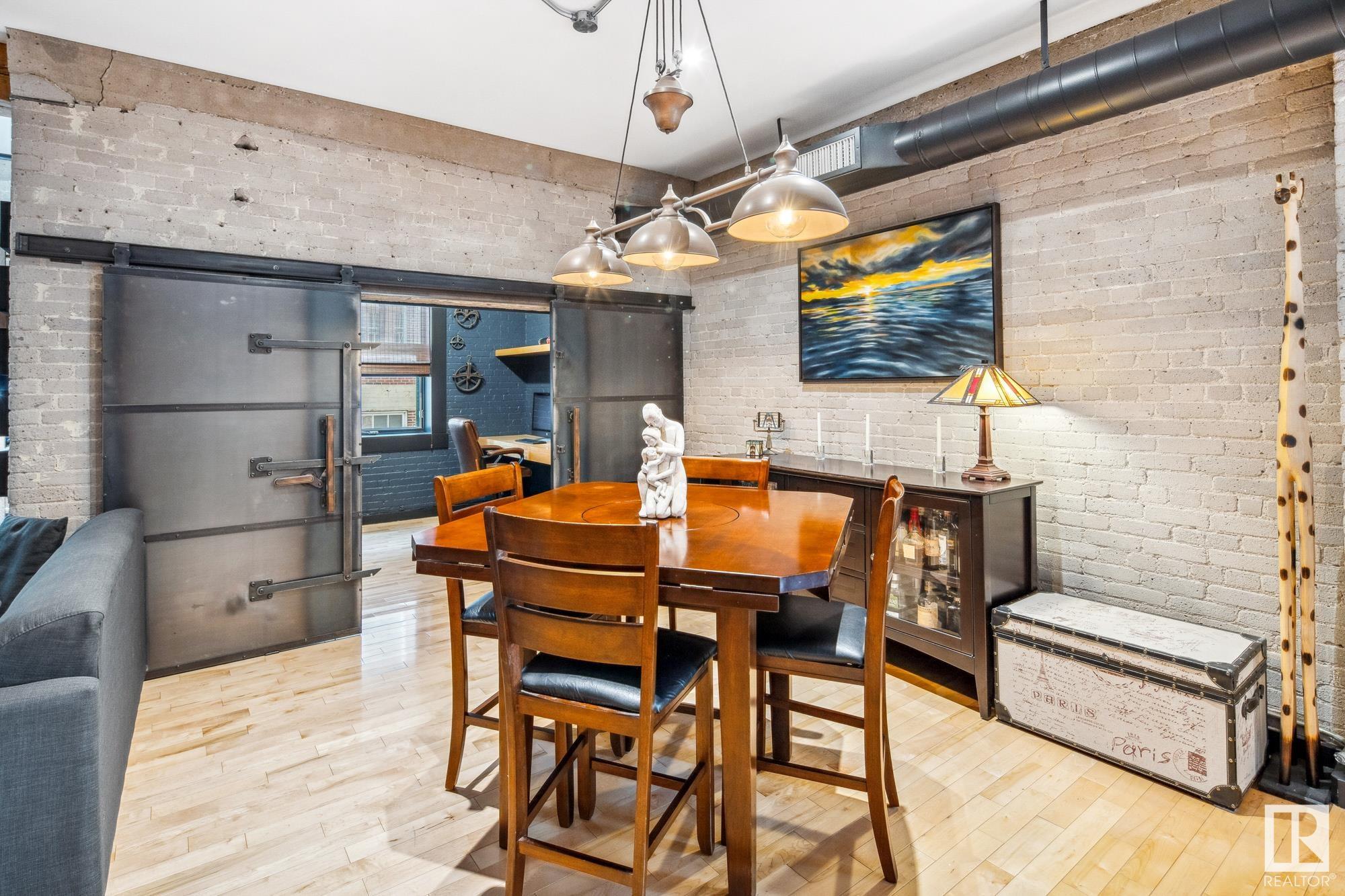      #302 10169 104 ST NW , Edmonton,  ,T5J 1A5 ;  Listing Number: MLS E4419799