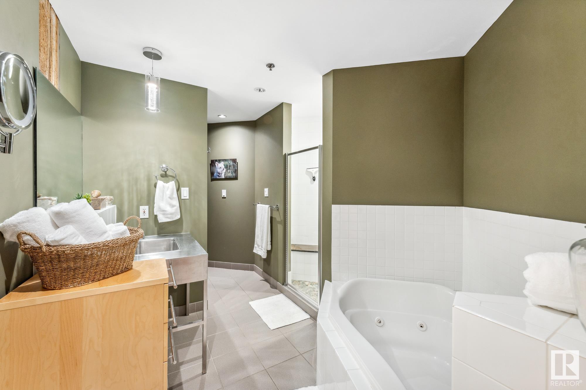      #302 10169 104 ST NW , Edmonton,  ,T5J 1A5 ;  Listing Number: MLS E4419799