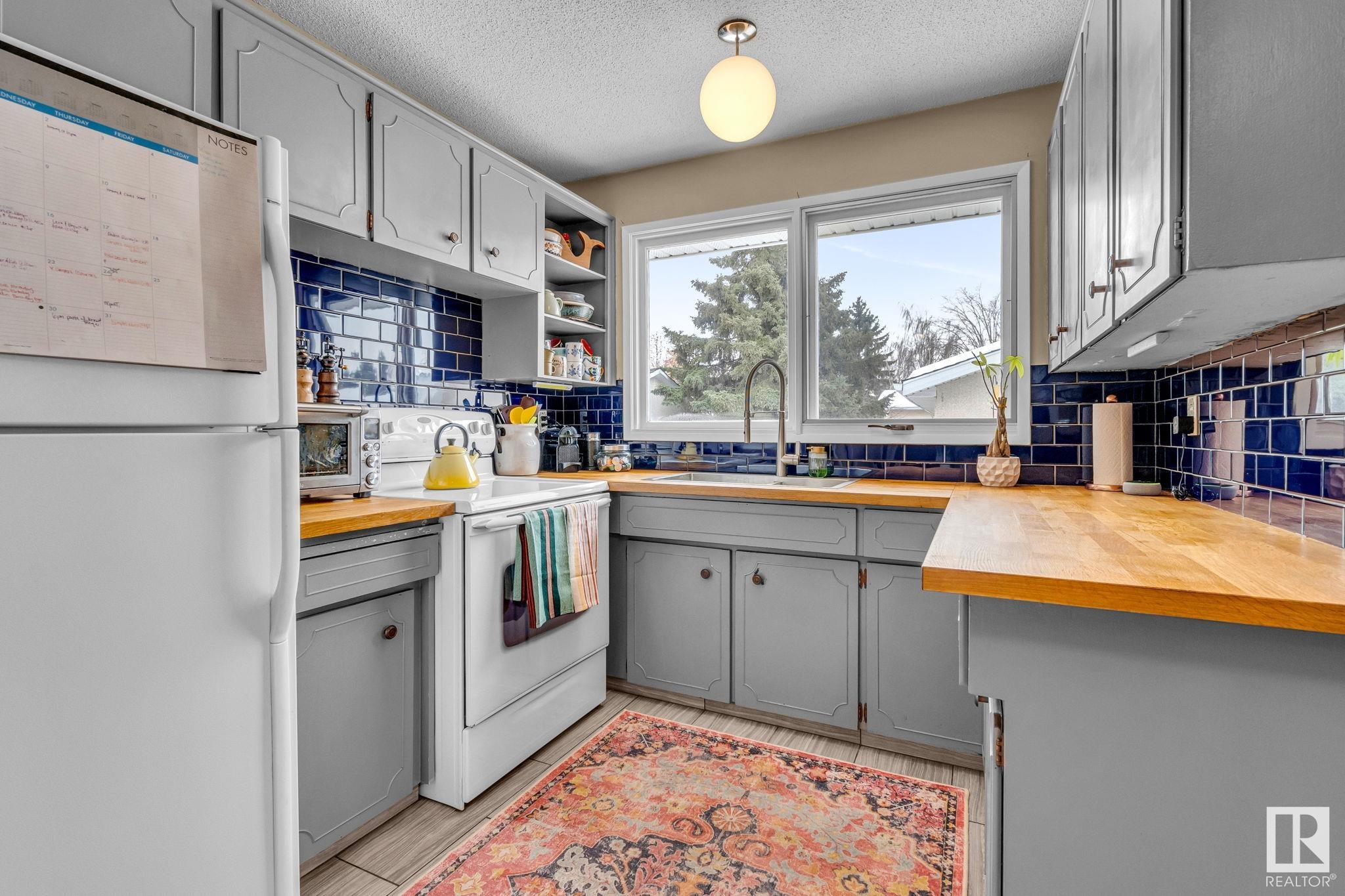      10815 40 AV NW , Edmonton,  ,T6J 0P6 ;  Listing Number: MLS E4419810