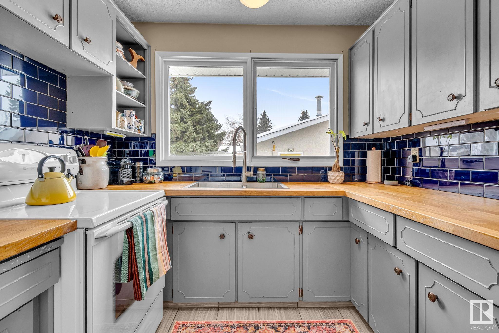      10815 40 AV NW , Edmonton,  ,T6J 0P6 ;  Listing Number: MLS E4419810