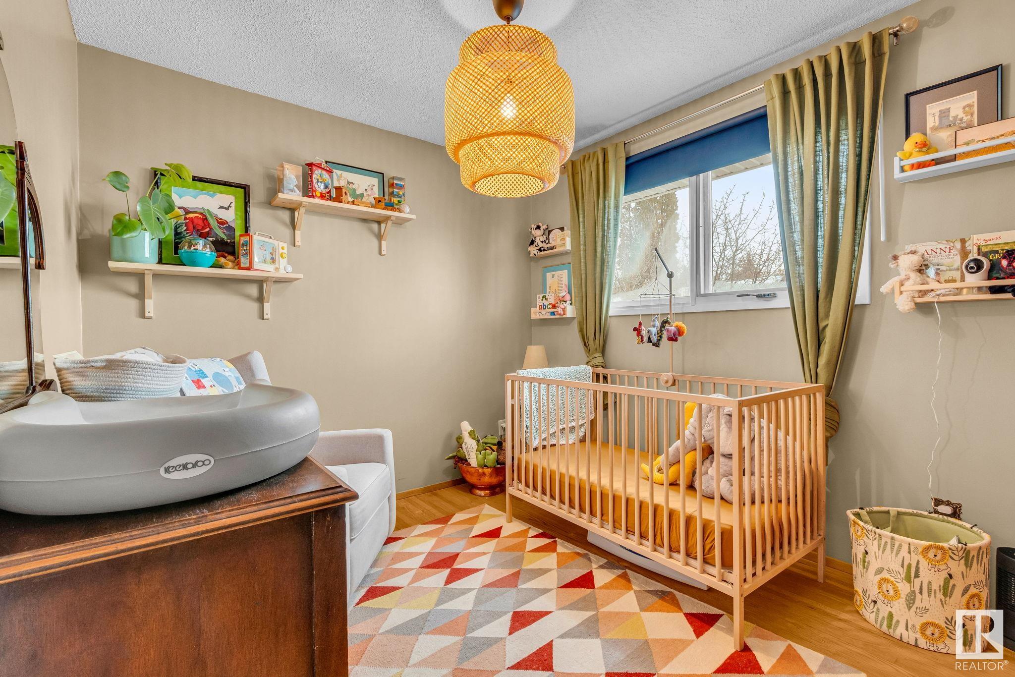      10815 40 AV NW , Edmonton,  ,T6J 0P6 ;  Listing Number: MLS E4419810