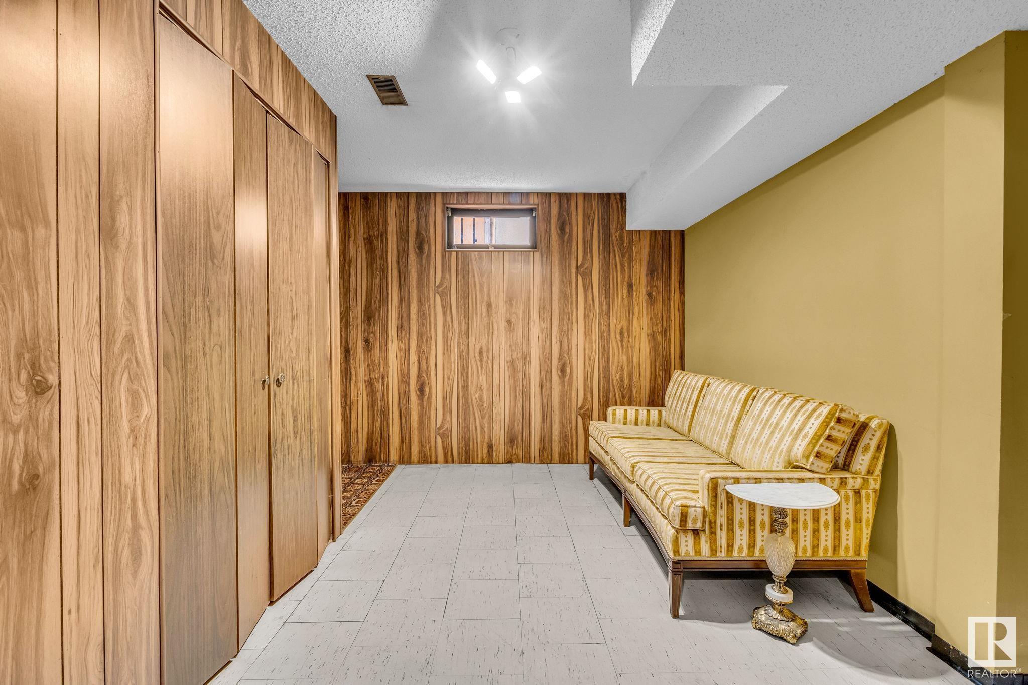      10815 40 AV NW , Edmonton,  ,T6J 0P6 ;  Listing Number: MLS E4419810