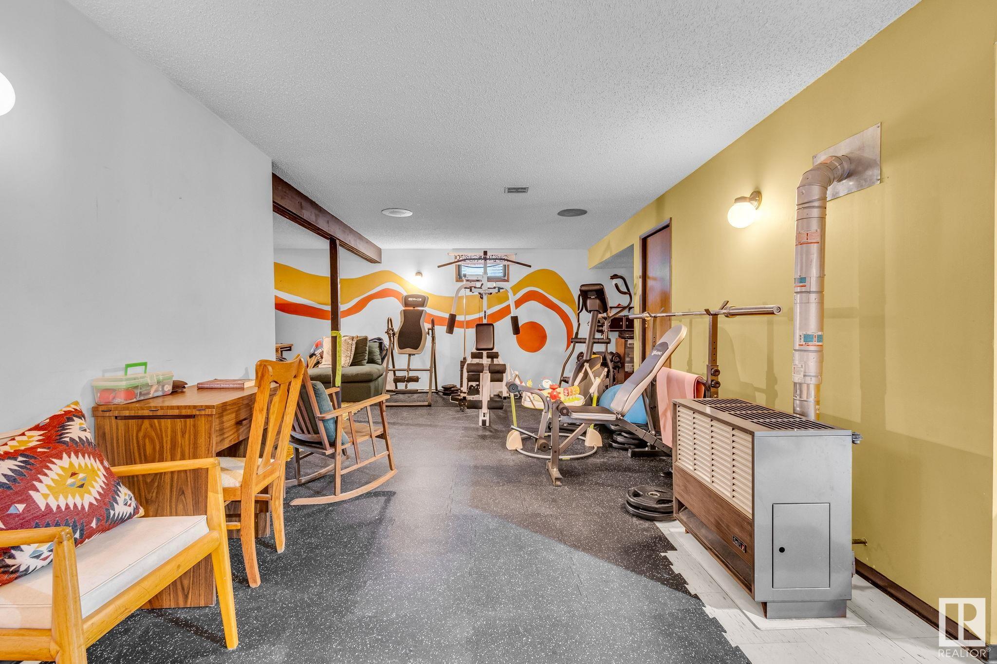      10815 40 AV NW , Edmonton,  ,T6J 0P6 ;  Listing Number: MLS E4419810