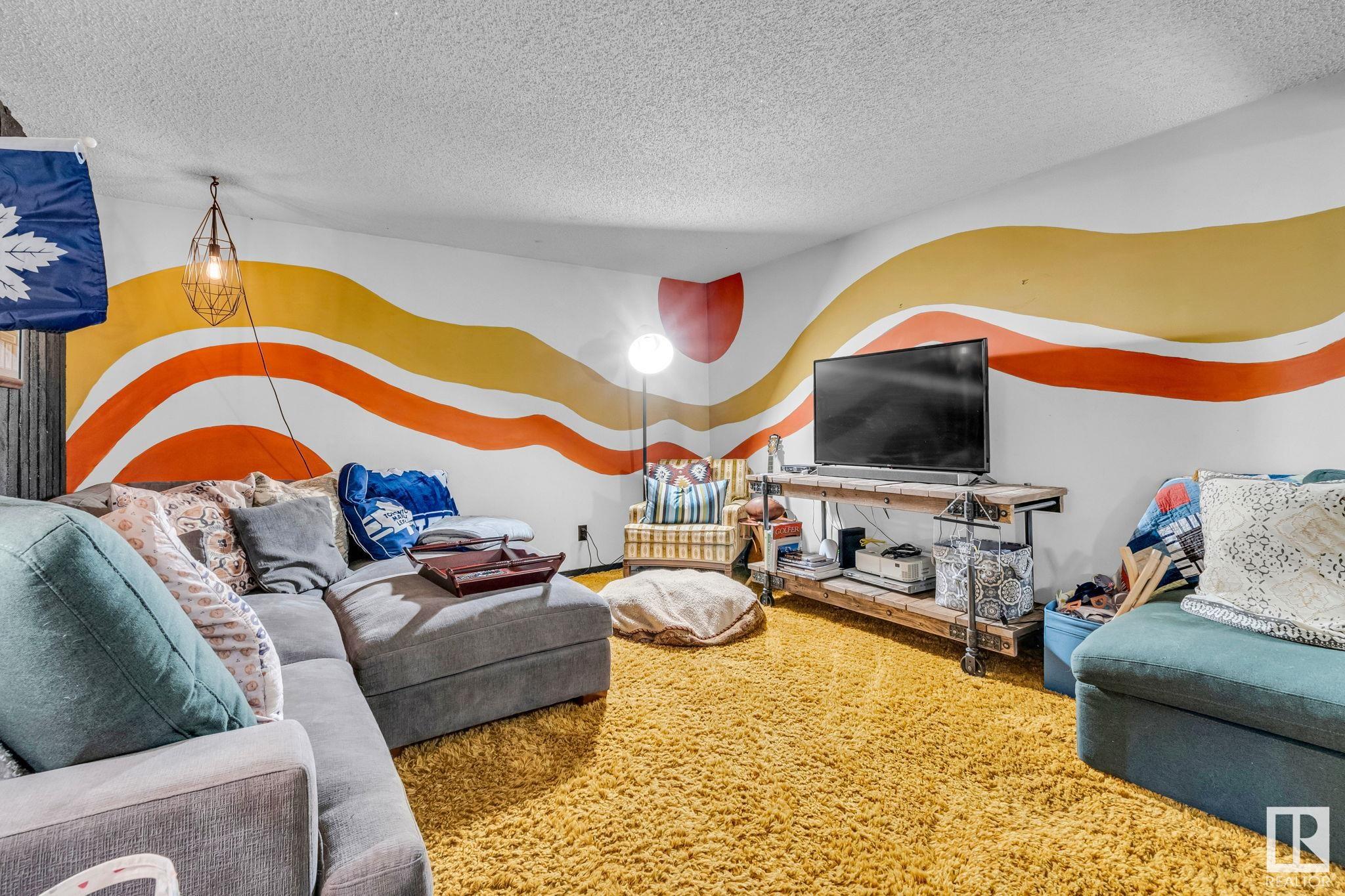      10815 40 AV NW , Edmonton,  ,T6J 0P6 ;  Listing Number: MLS E4419810