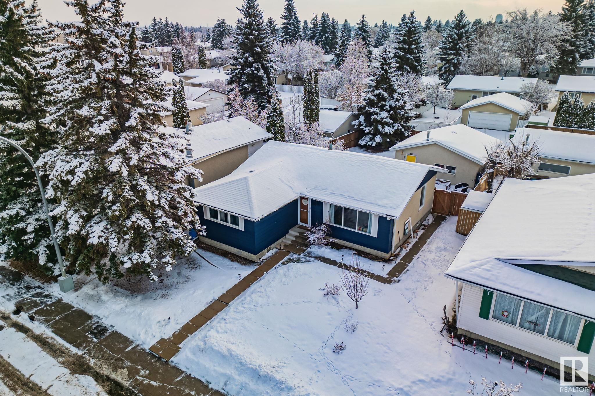      10815 40 AV NW , Edmonton,  ,T6J 0P6 ;  Listing Number: MLS E4419810