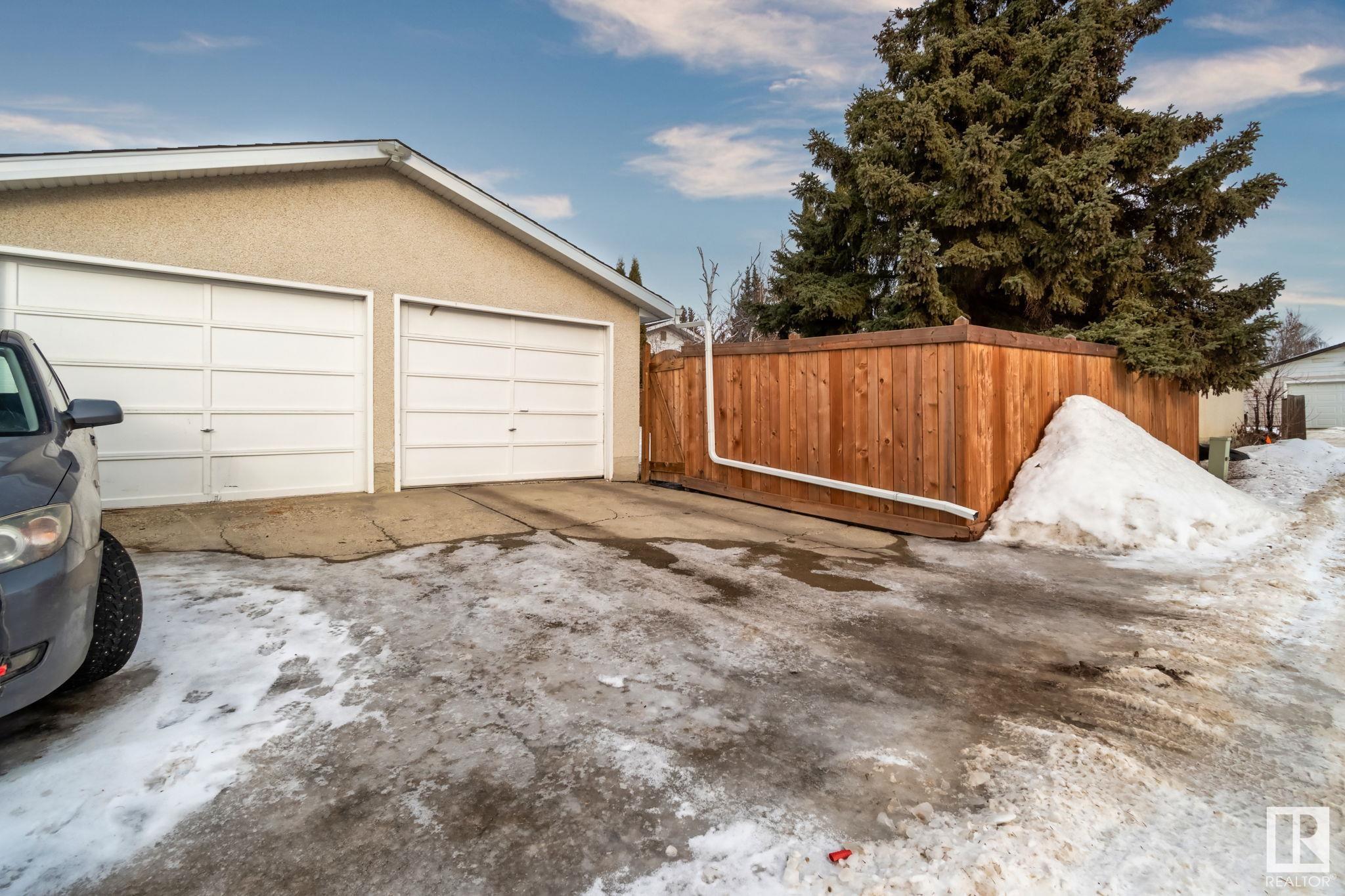      10815 40 AV NW , Edmonton,  ,T6J 0P6 ;  Listing Number: MLS E4419810