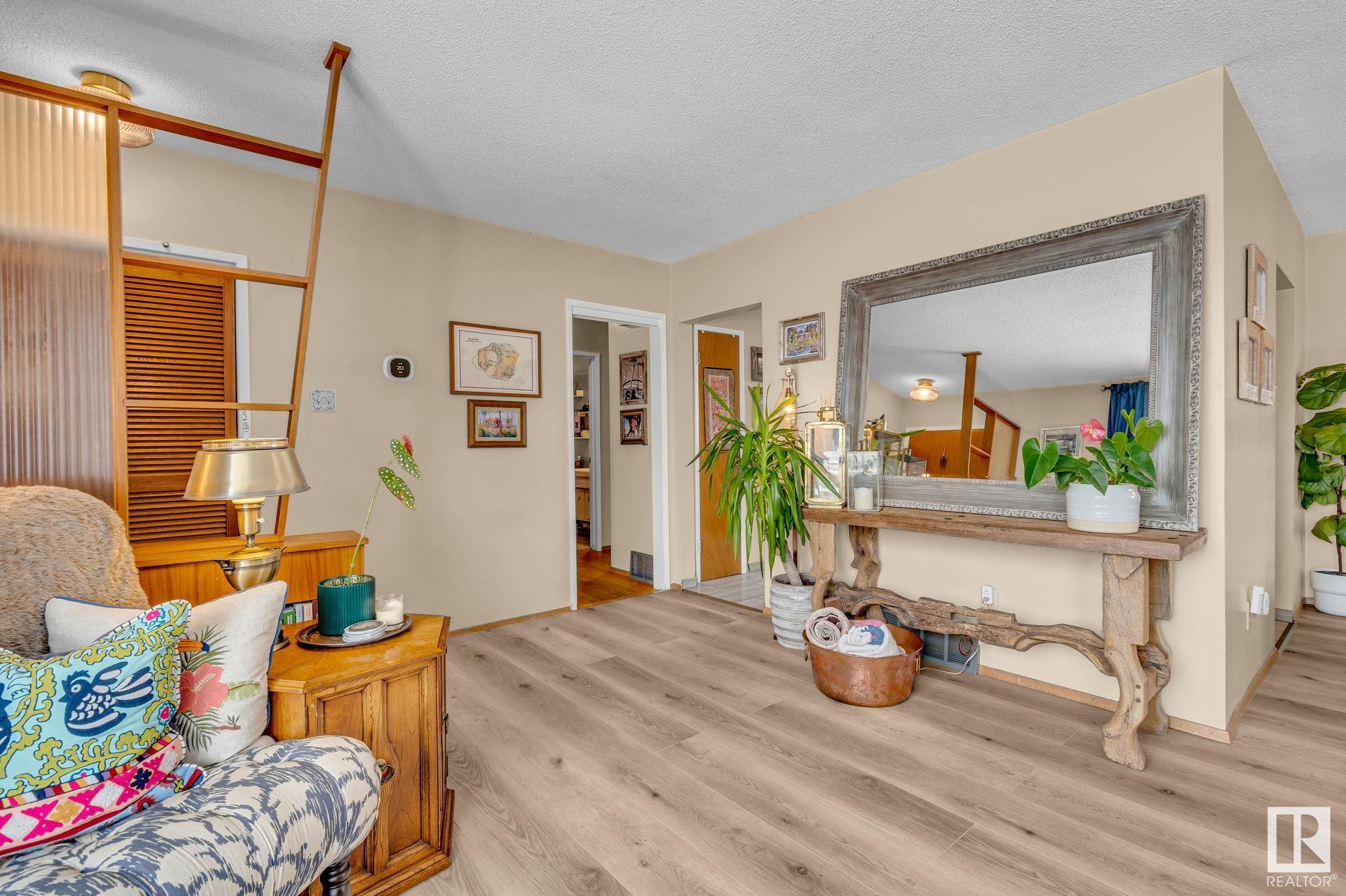      10815 40 AV NW , Edmonton,  ,T6J 0P6 ;  Listing Number: MLS E4419810