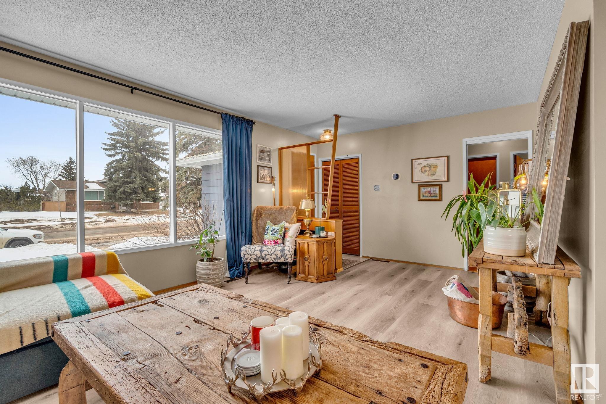      10815 40 AV NW , Edmonton,  ,T6J 0P6 ;  Listing Number: MLS E4419810
