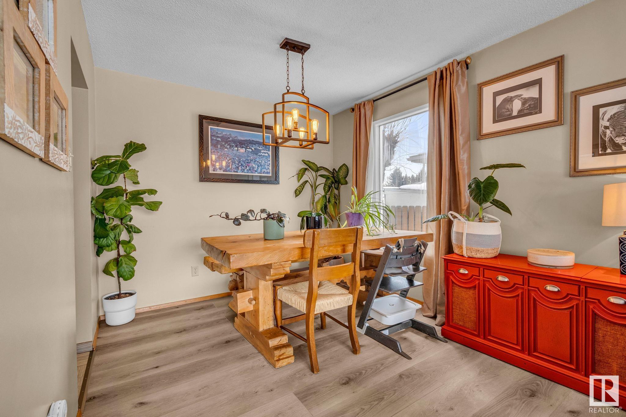      10815 40 AV NW , Edmonton,  ,T6J 0P6 ;  Listing Number: MLS E4419810