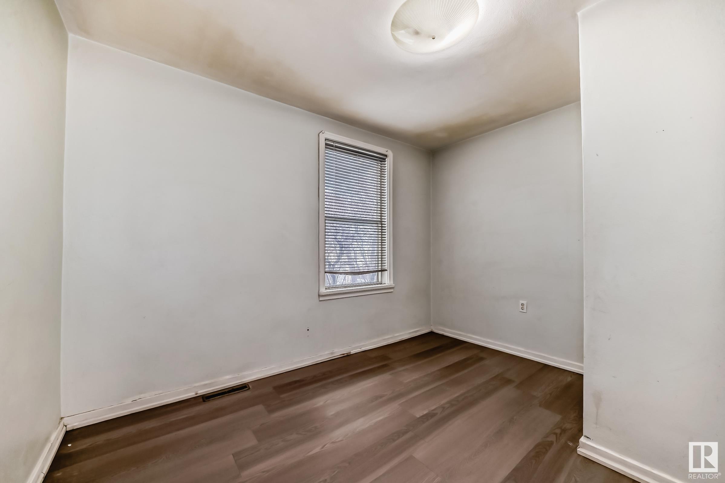      11932 70 ST NW , Edmonton,  ,T5B 1T9 ;  Listing Number: MLS E4419815