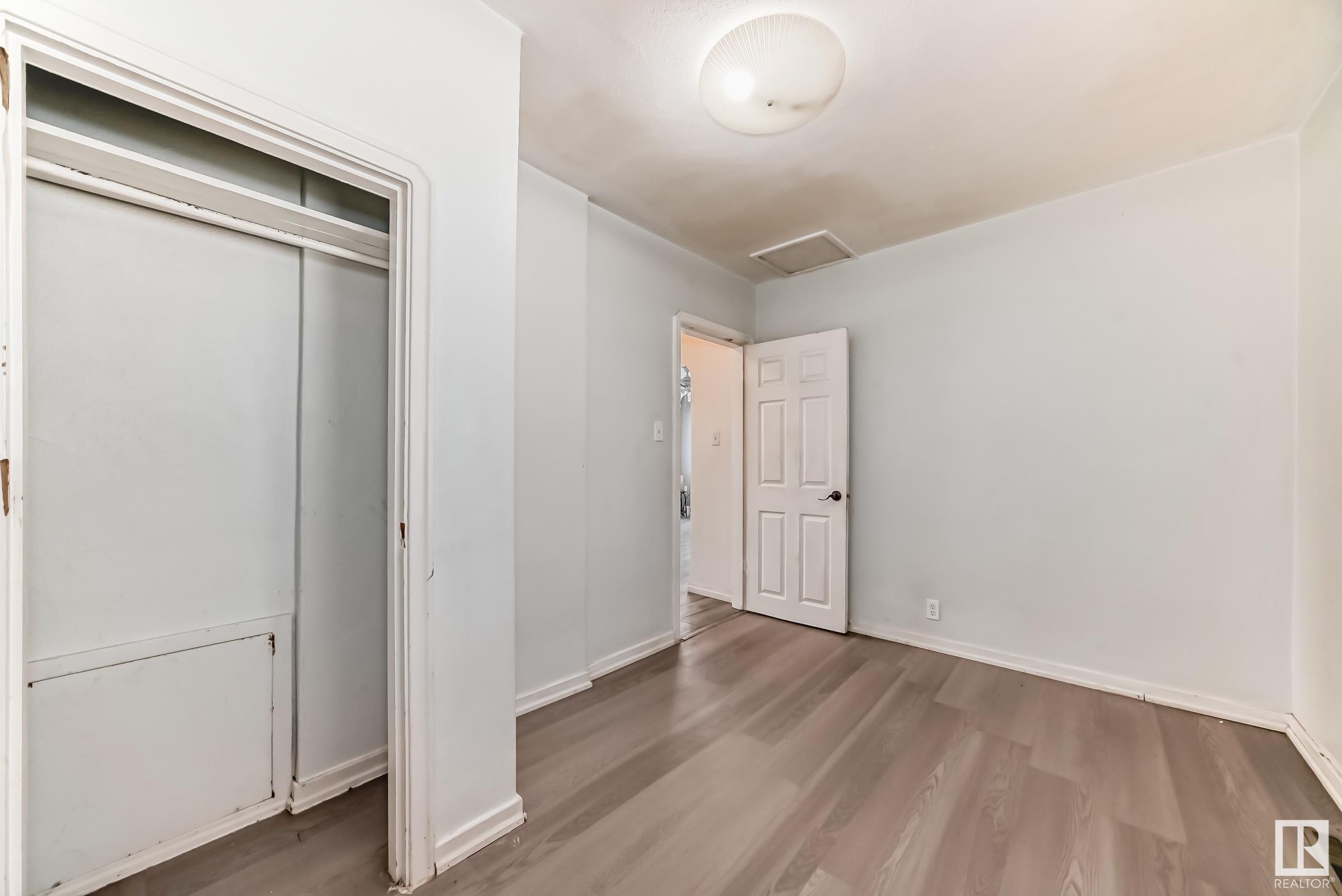      11932 70 ST NW , Edmonton,  ,T5B 1T9 ;  Listing Number: MLS E4419815