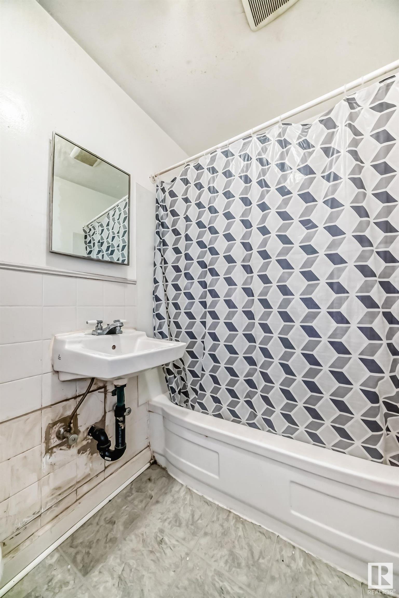      11932 70 ST NW , Edmonton,  ,T5B 1T9 ;  Listing Number: MLS E4419815