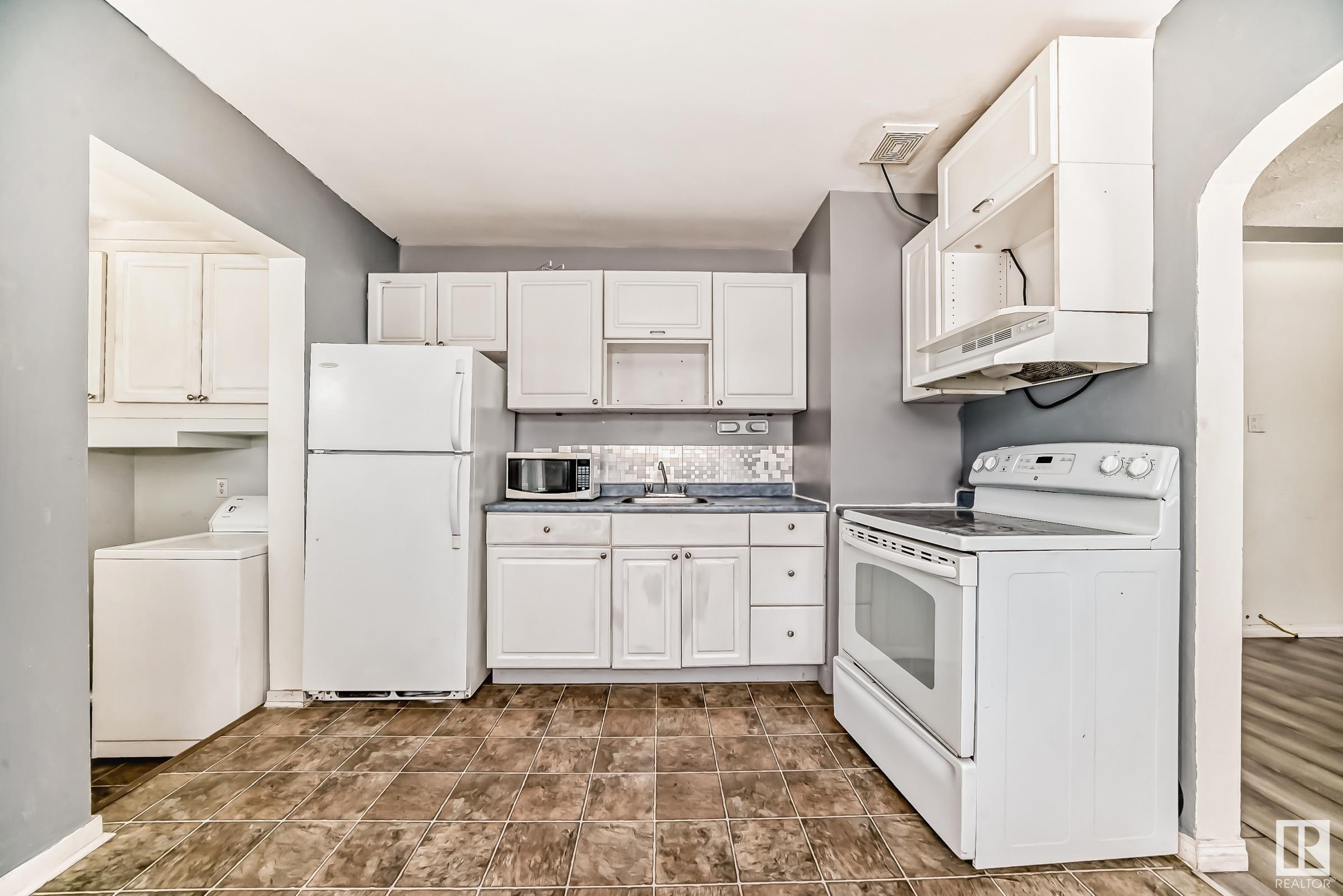     11932 70 ST NW , Edmonton,  ,T5B 1T9 ;  Listing Number: MLS E4419815