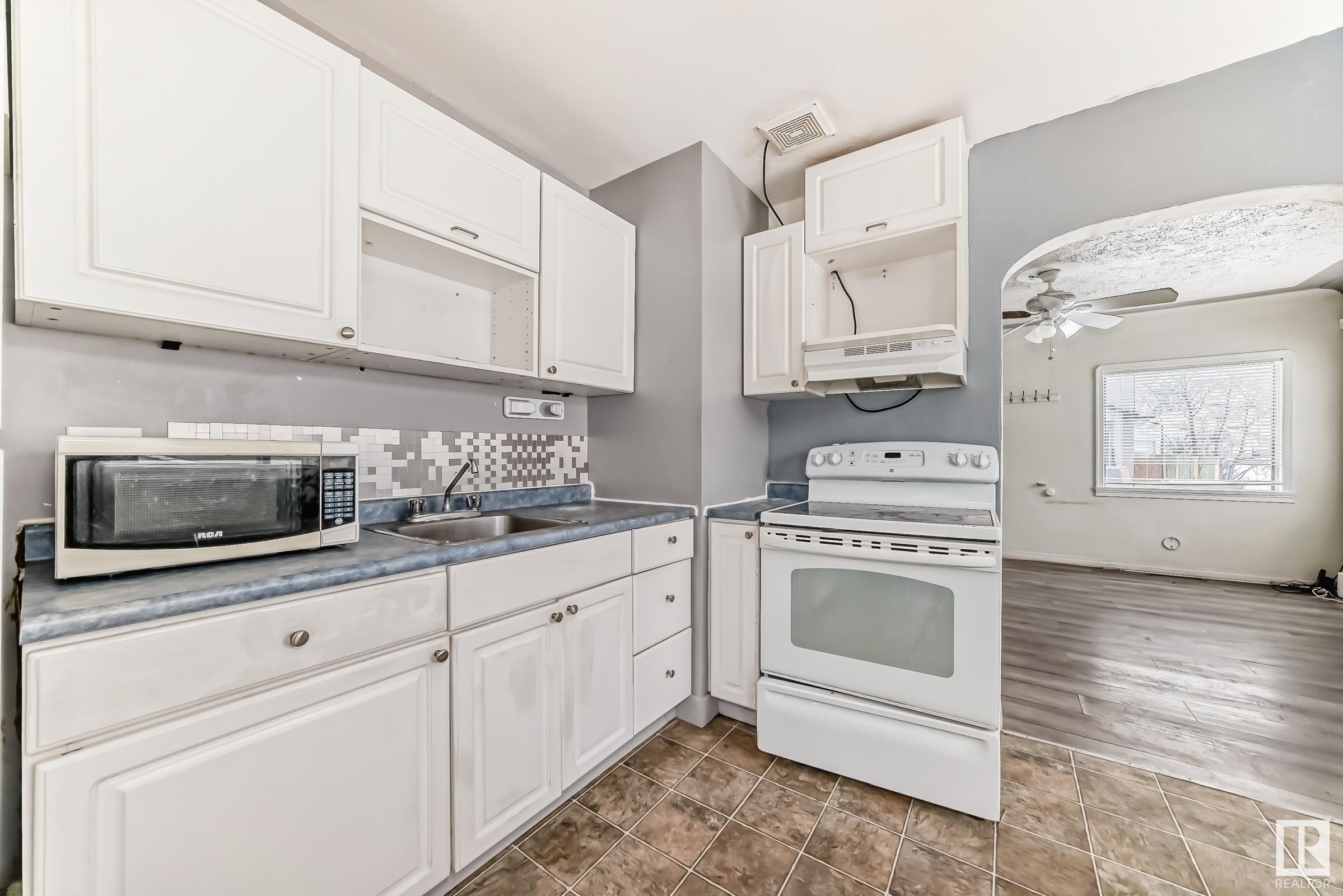      11932 70 ST NW , Edmonton,  ,T5B 1T9 ;  Listing Number: MLS E4419815