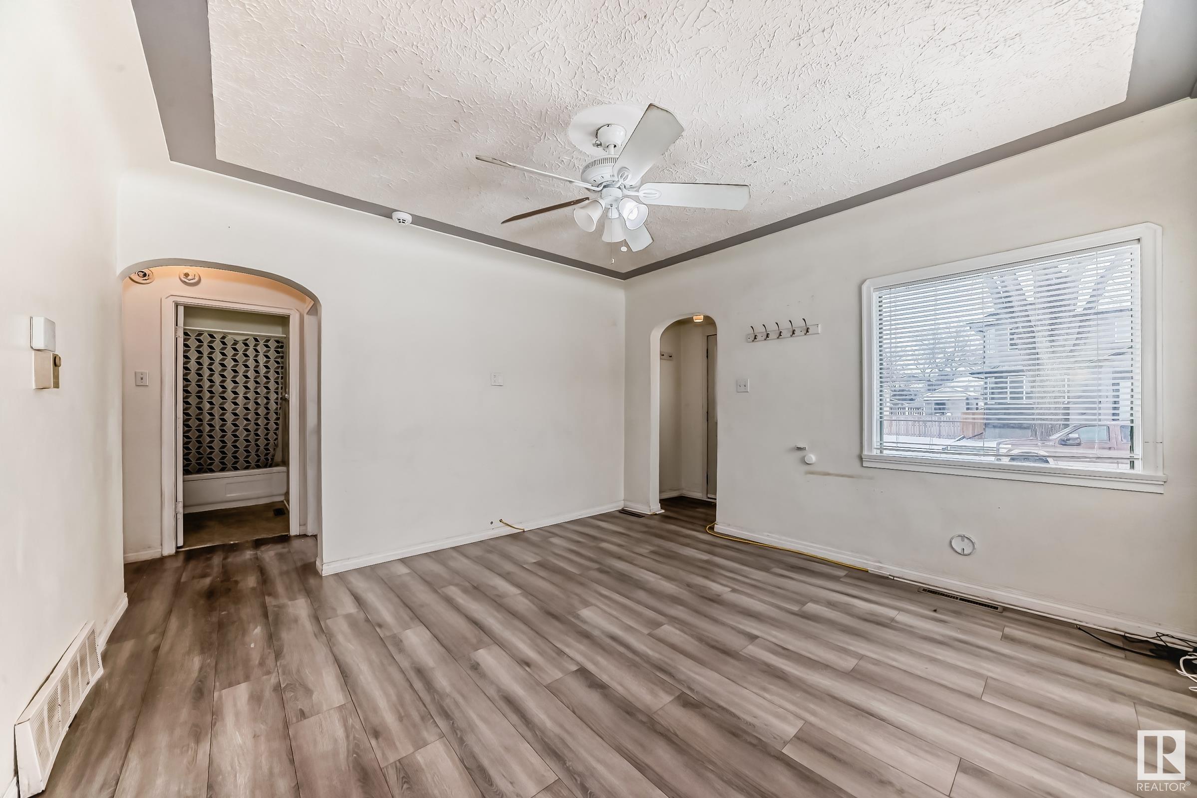      11932 70 ST NW , Edmonton,  ,T5B 1T9 ;  Listing Number: MLS E4419815