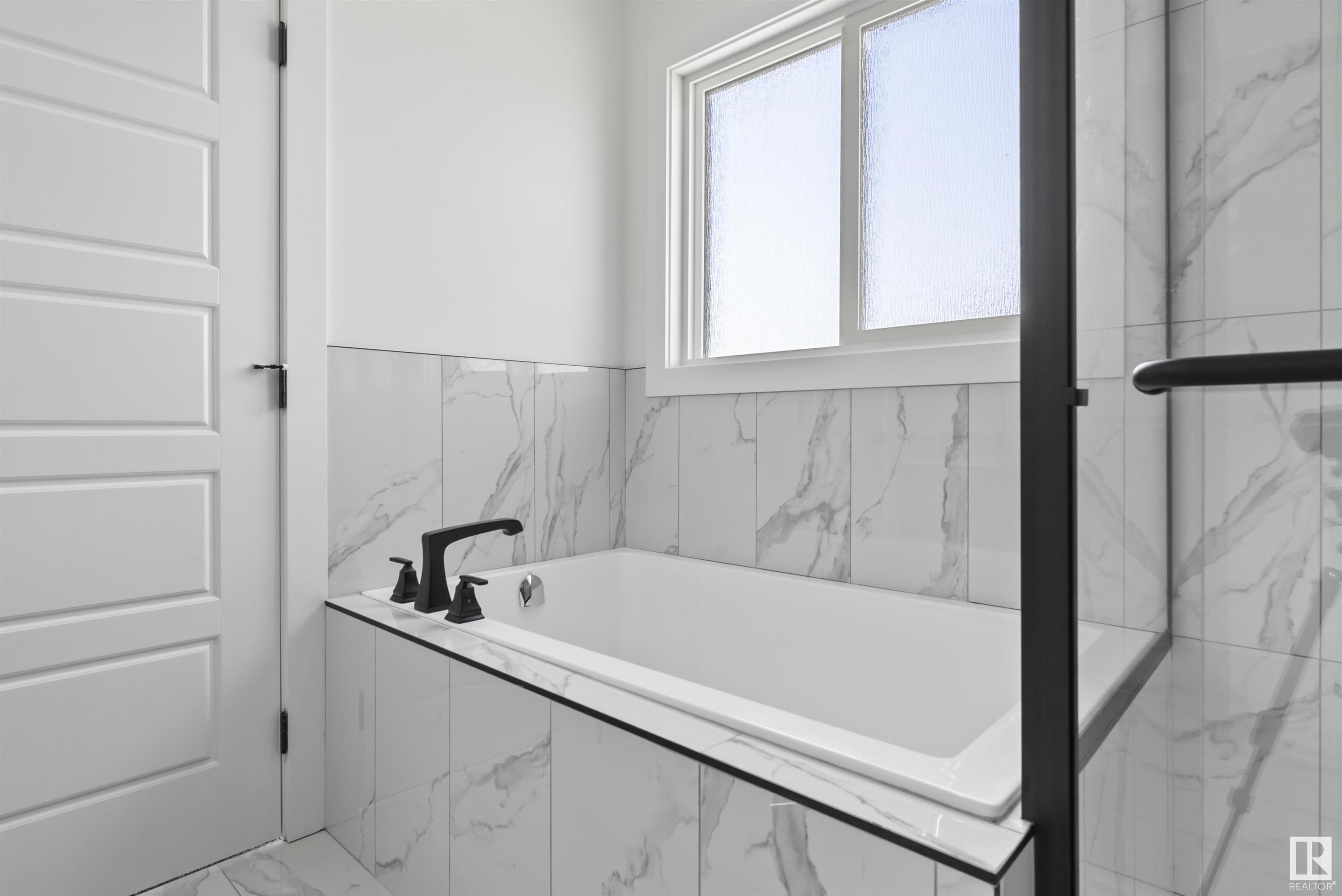      124 EDGEWATER CI , Leduc,  ,T9E 1K5 ;  Listing Number: MLS E4419820