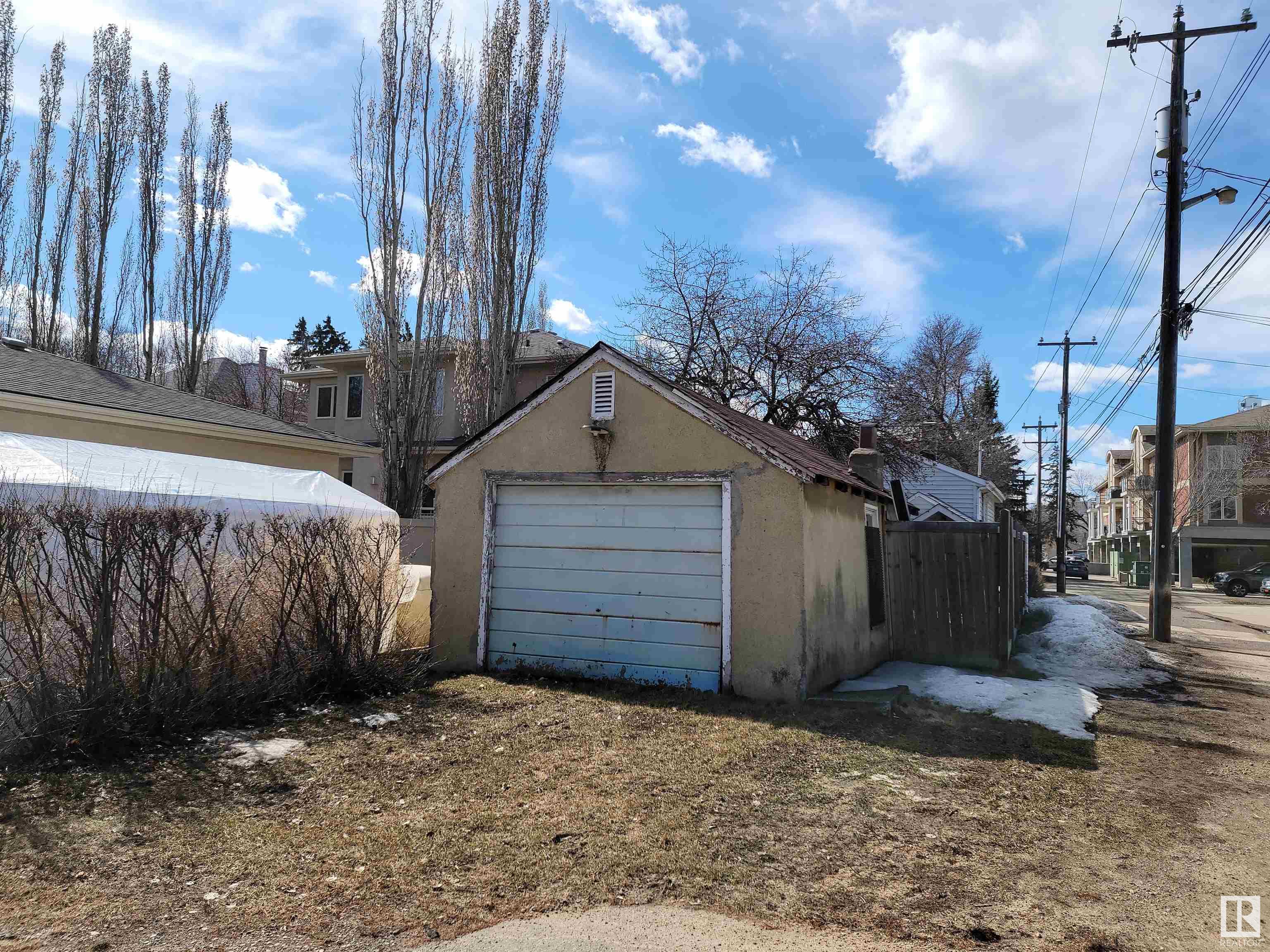      9745 94 ST NW , Edmonton,  ,T6C 3W1 ;  Listing Number: MLS E4419840