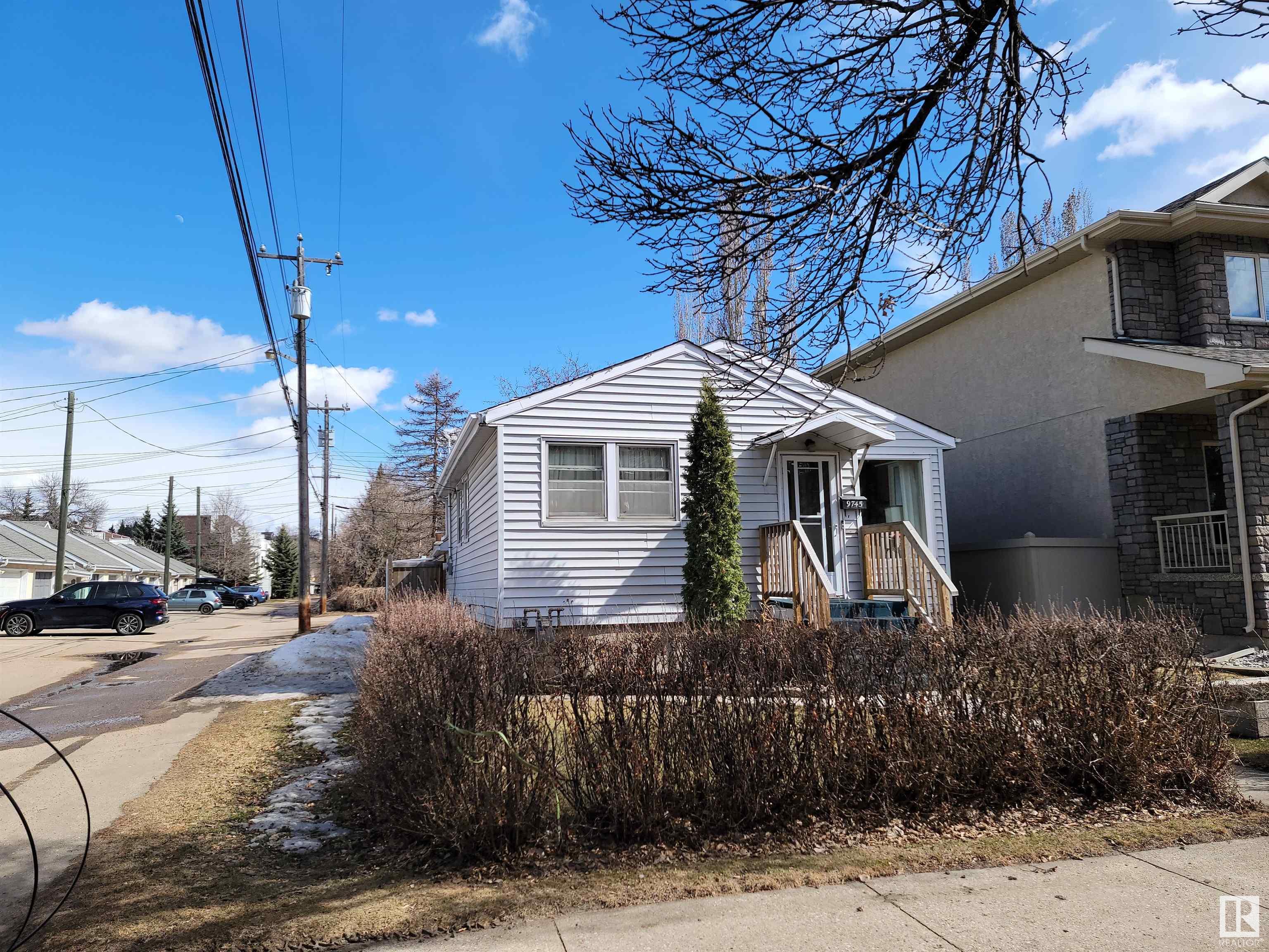      9745 94 ST NW , Edmonton,  ,T6C 3W1 ;  Listing Number: MLS E4419840