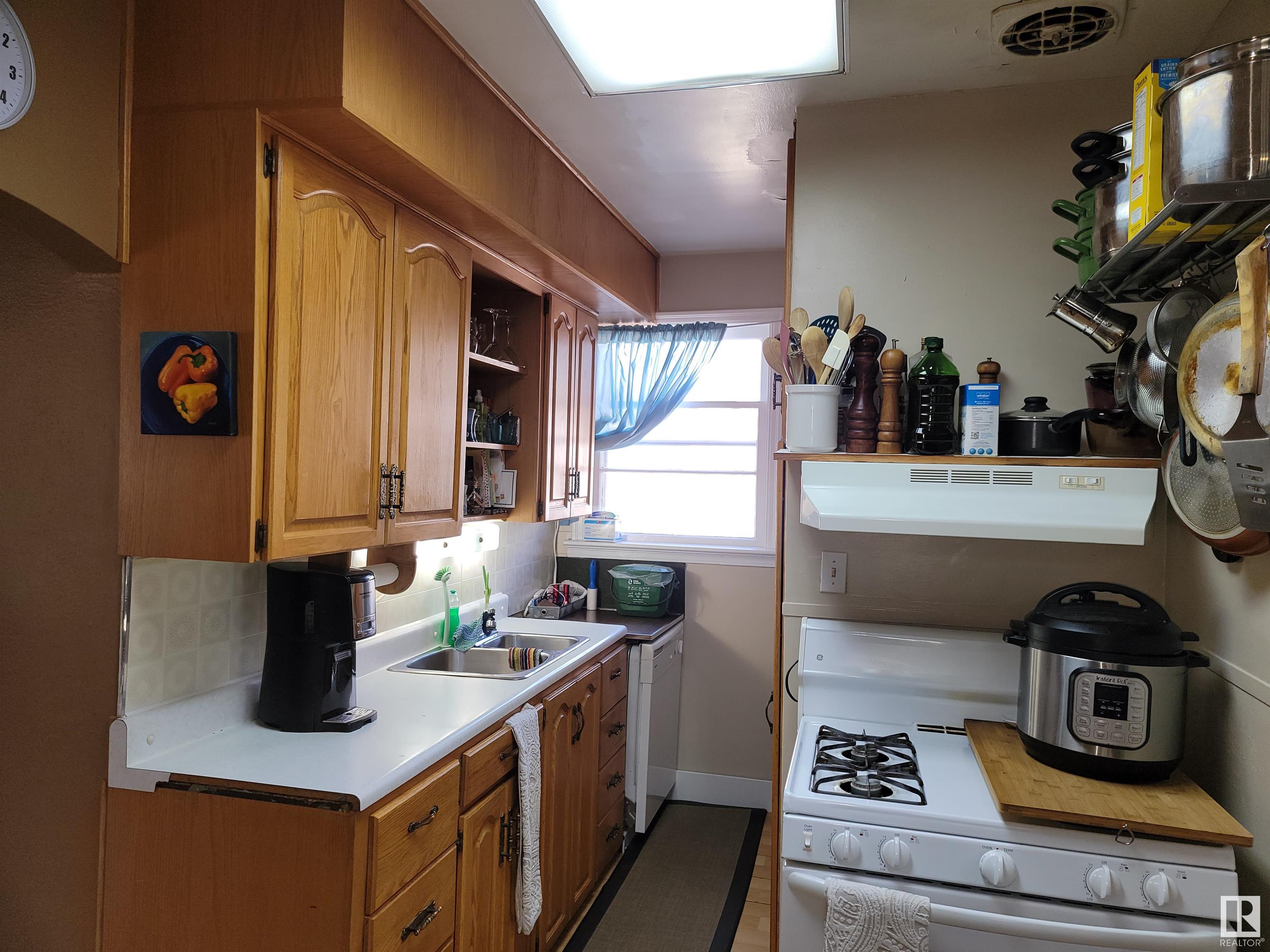      9745 94 ST NW , Edmonton,  ,T6C 3W1 ;  Listing Number: MLS E4419840