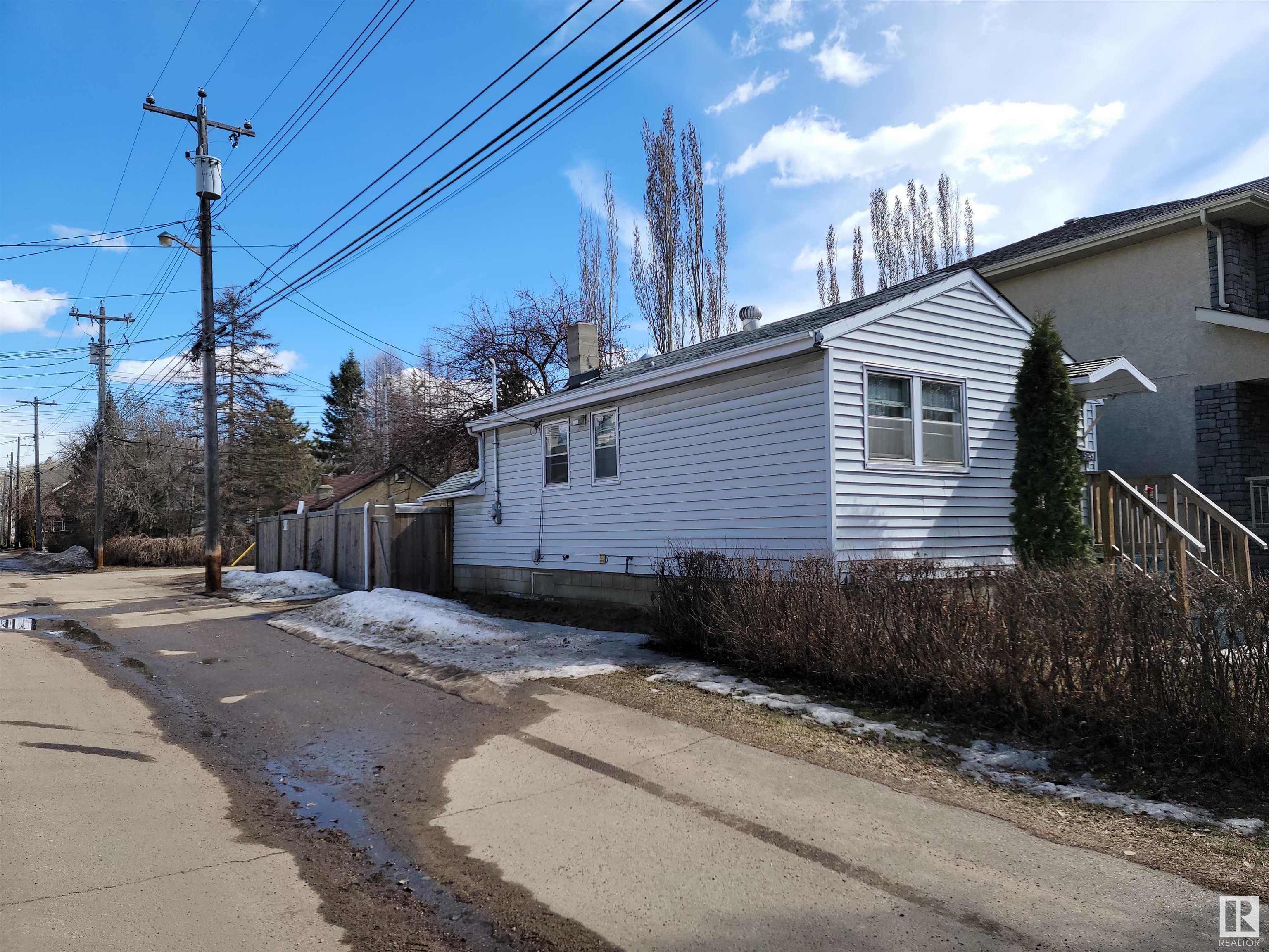      9745 94 ST NW , Edmonton,  ,T6C 3W1 ;  Listing Number: MLS E4419840