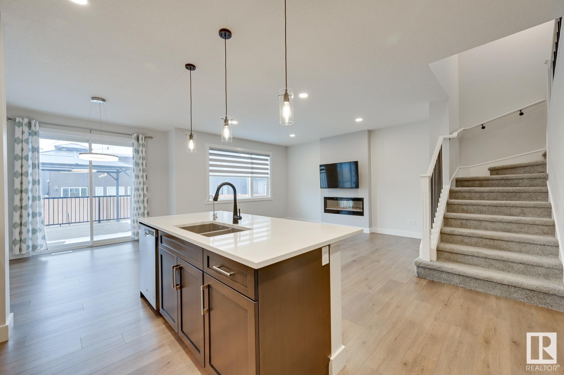      15651 14 AV SW , Edmonton,  ,T6W 4E4 ;  Listing Number: MLS E4419850